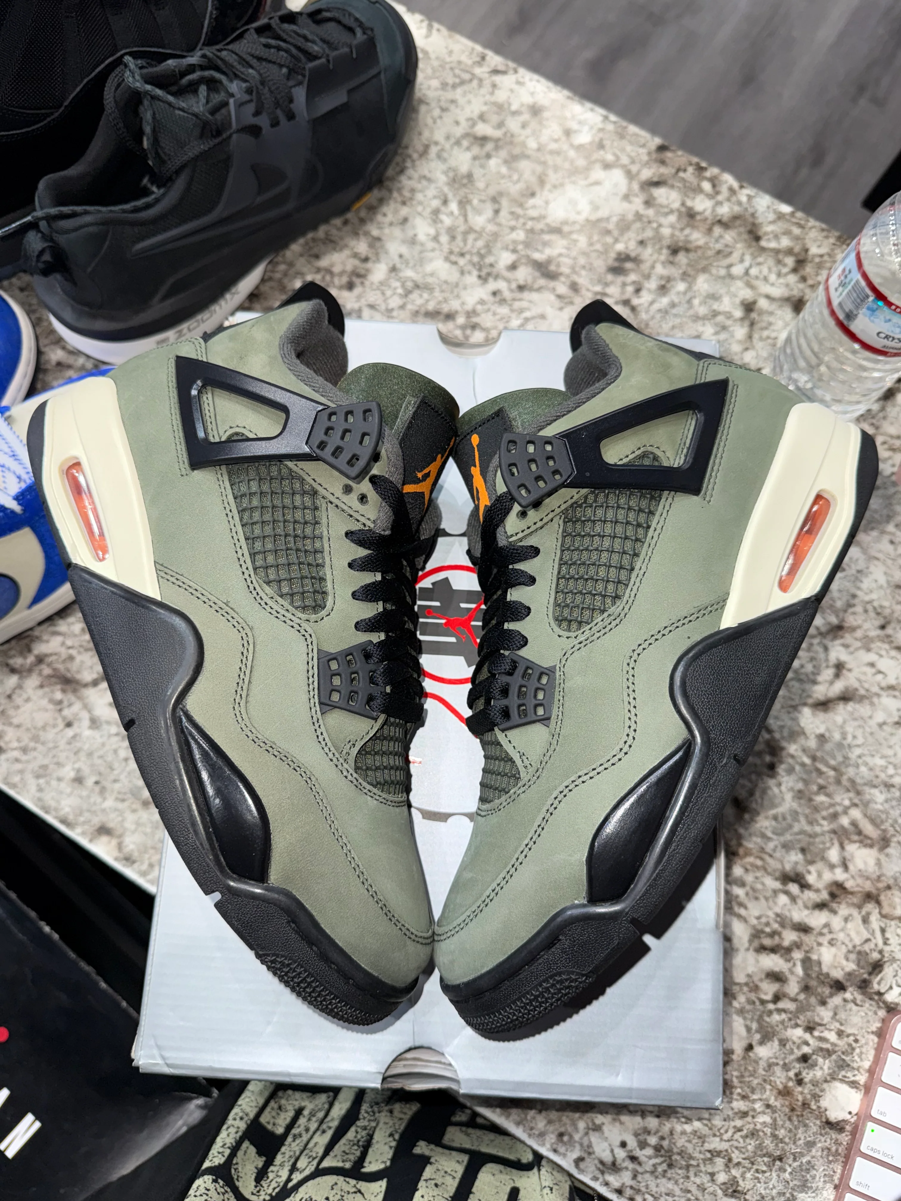 Jordan 4 Retro OG SP Undefeated (2025) - Image 3