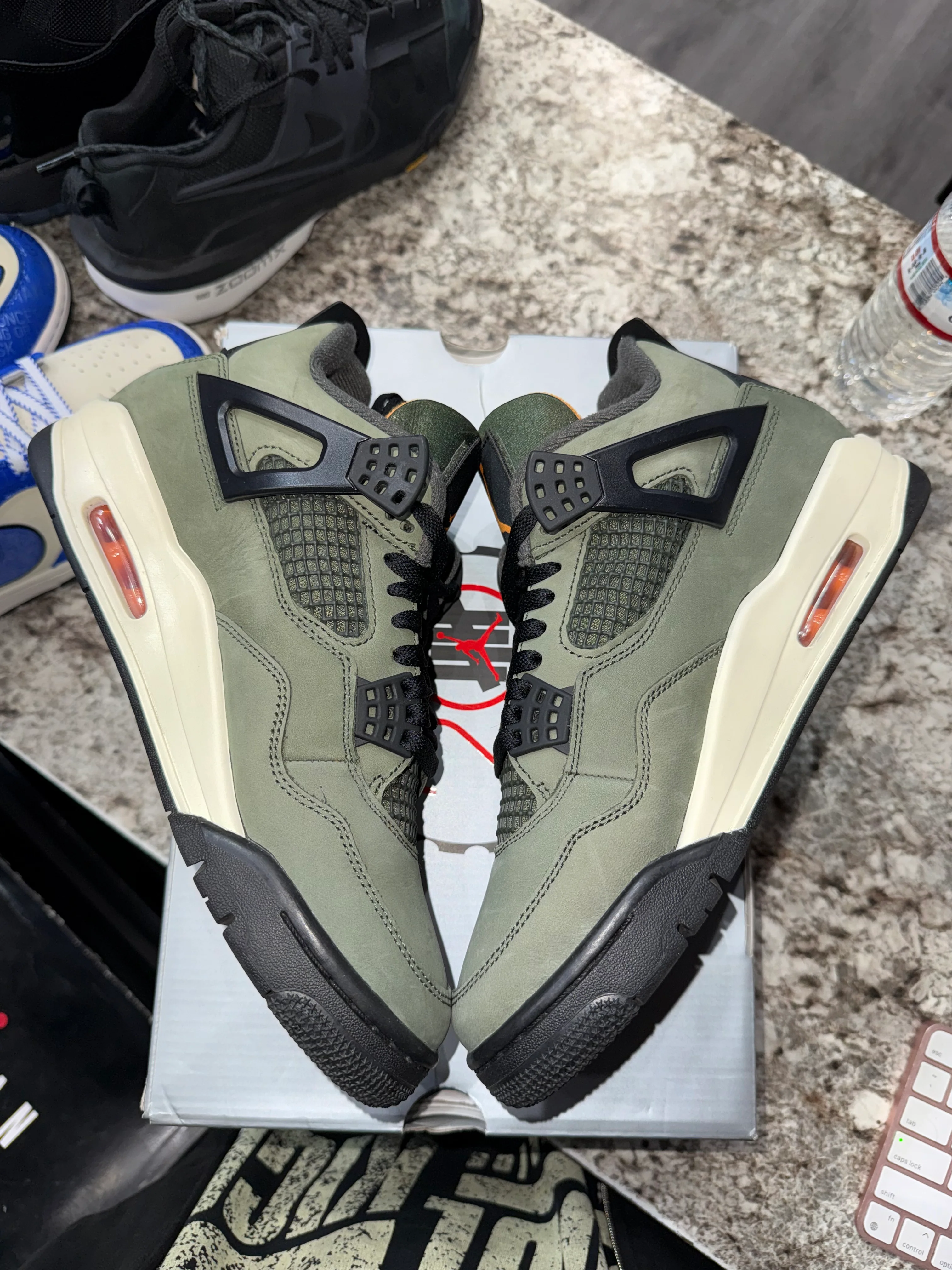 Jordan 4 Retro OG SP Undefeated (2025) - Image 4