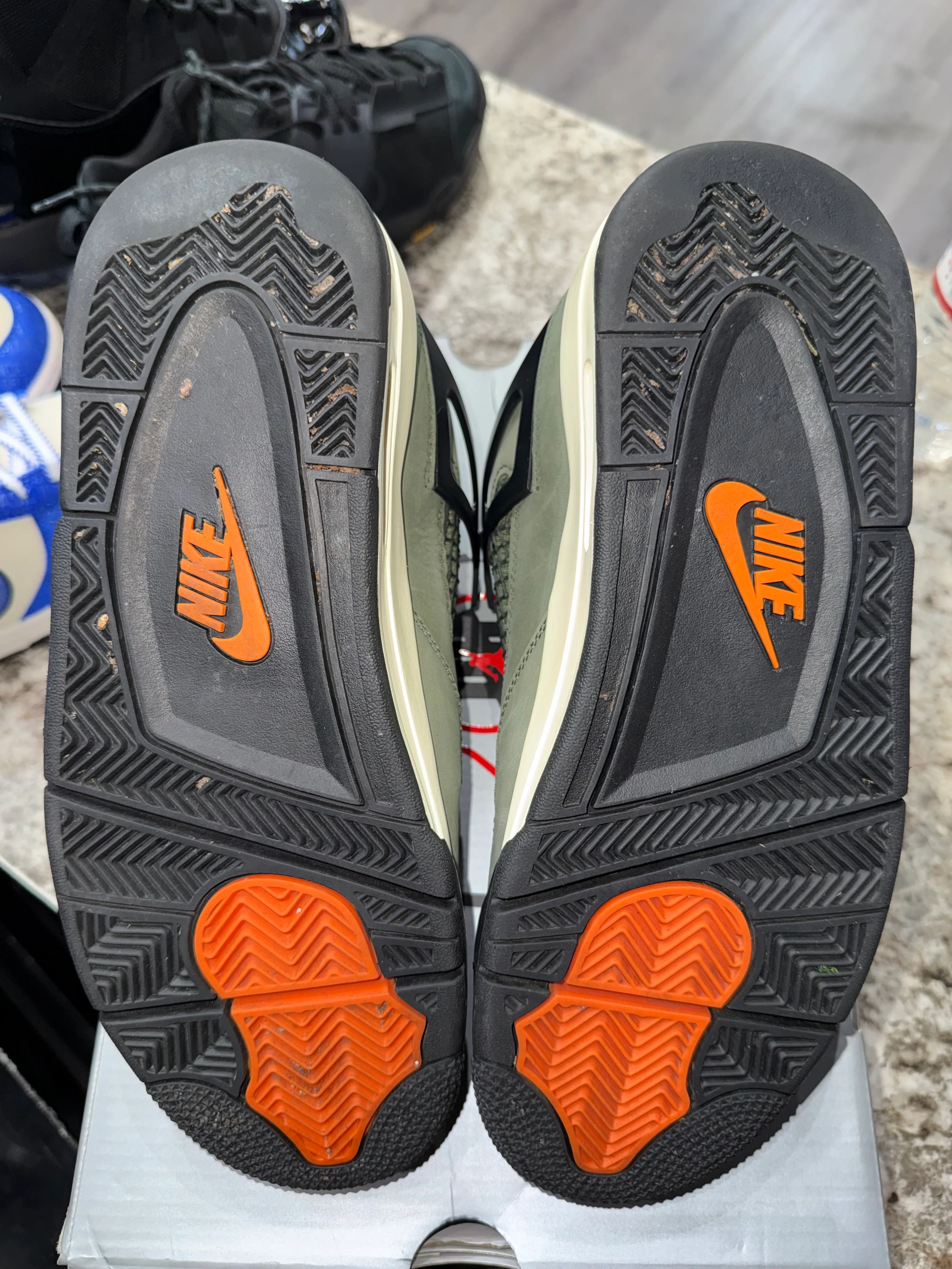 Jordan 4 Retro OG SP Undefeated (2025) - Image 5