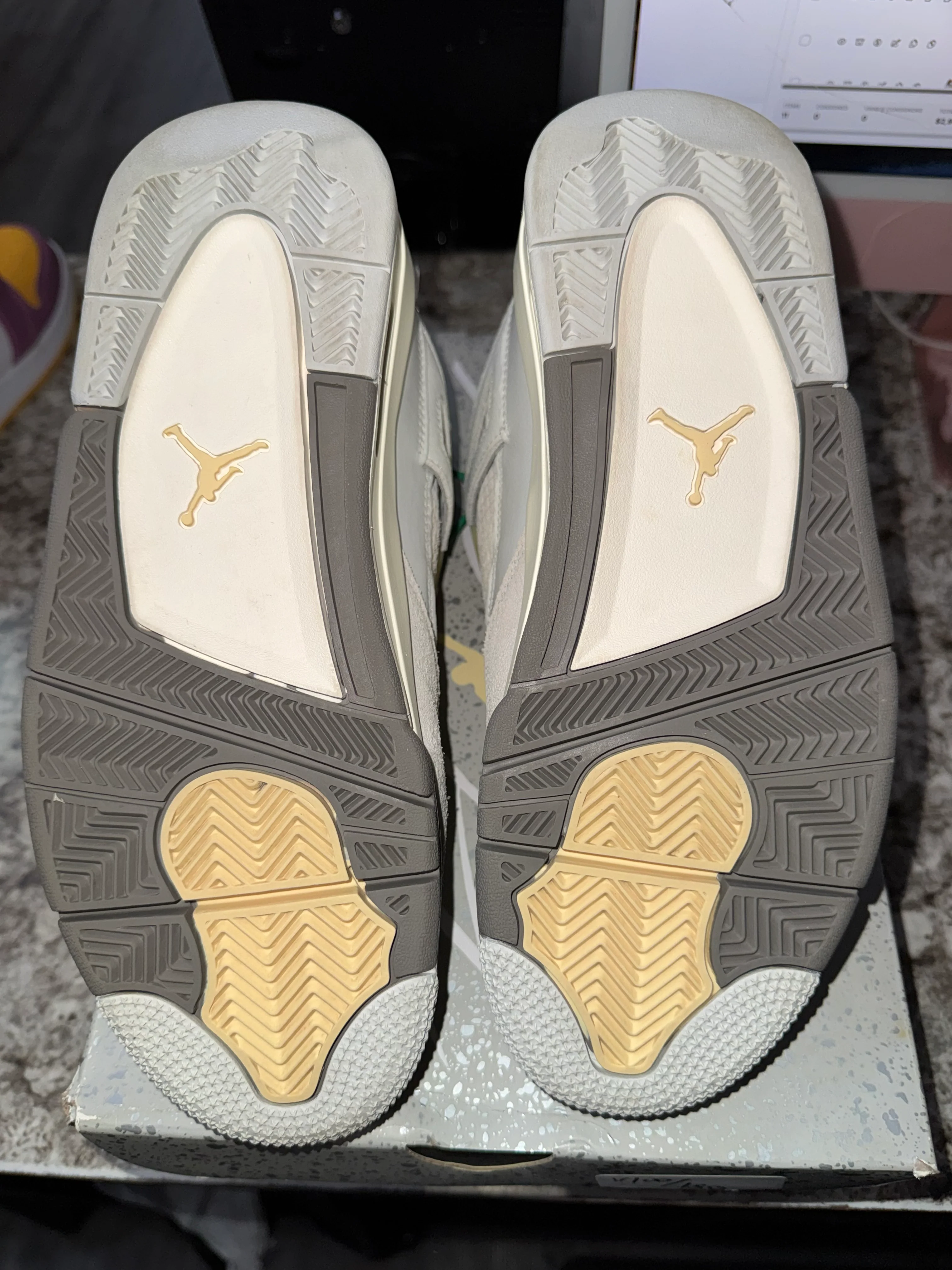 Jordan 4 Retro SE Craft Photon Dust - Image 5