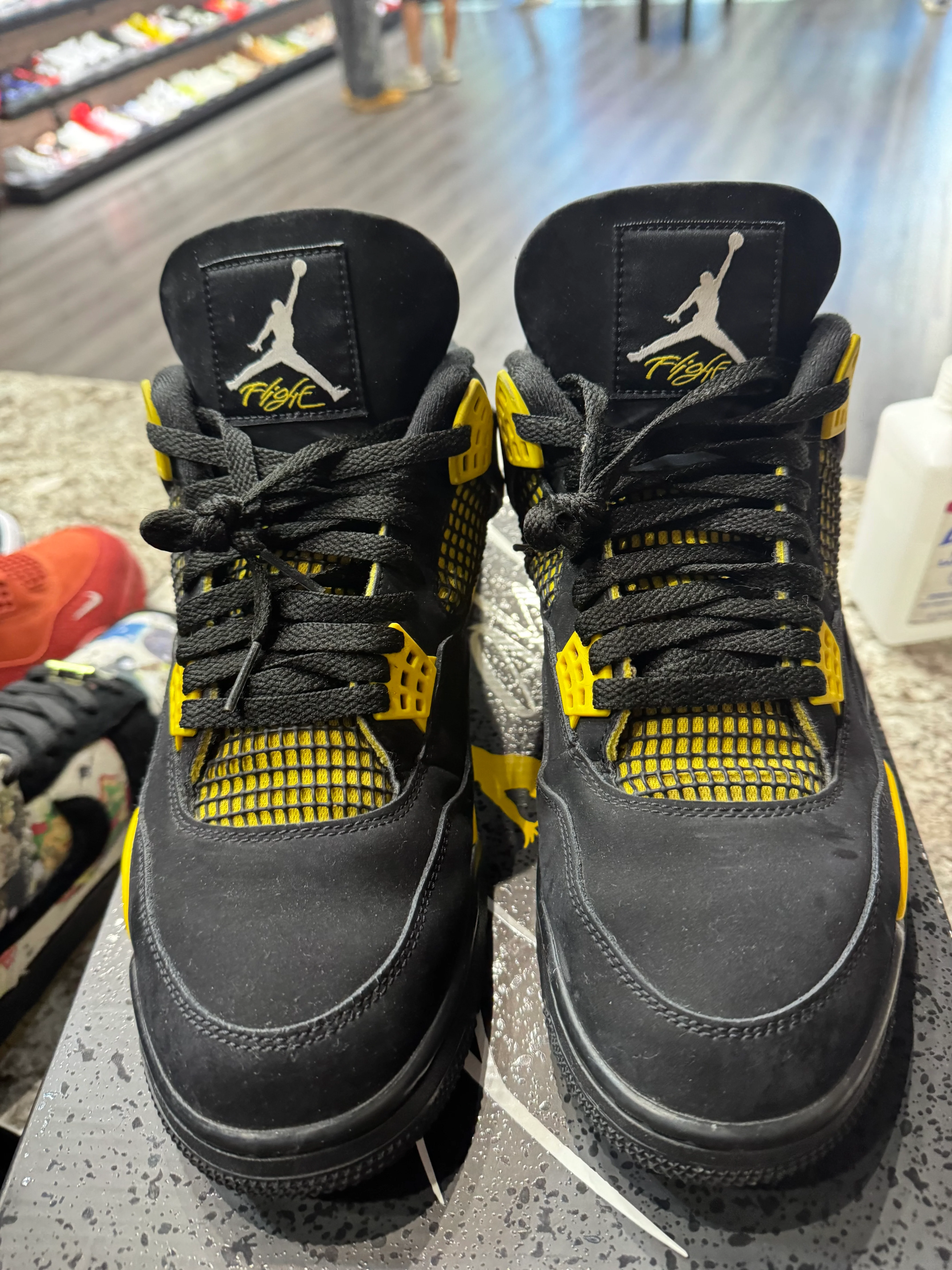 Jordan 4 Retro Thunder (2023) - Image 2