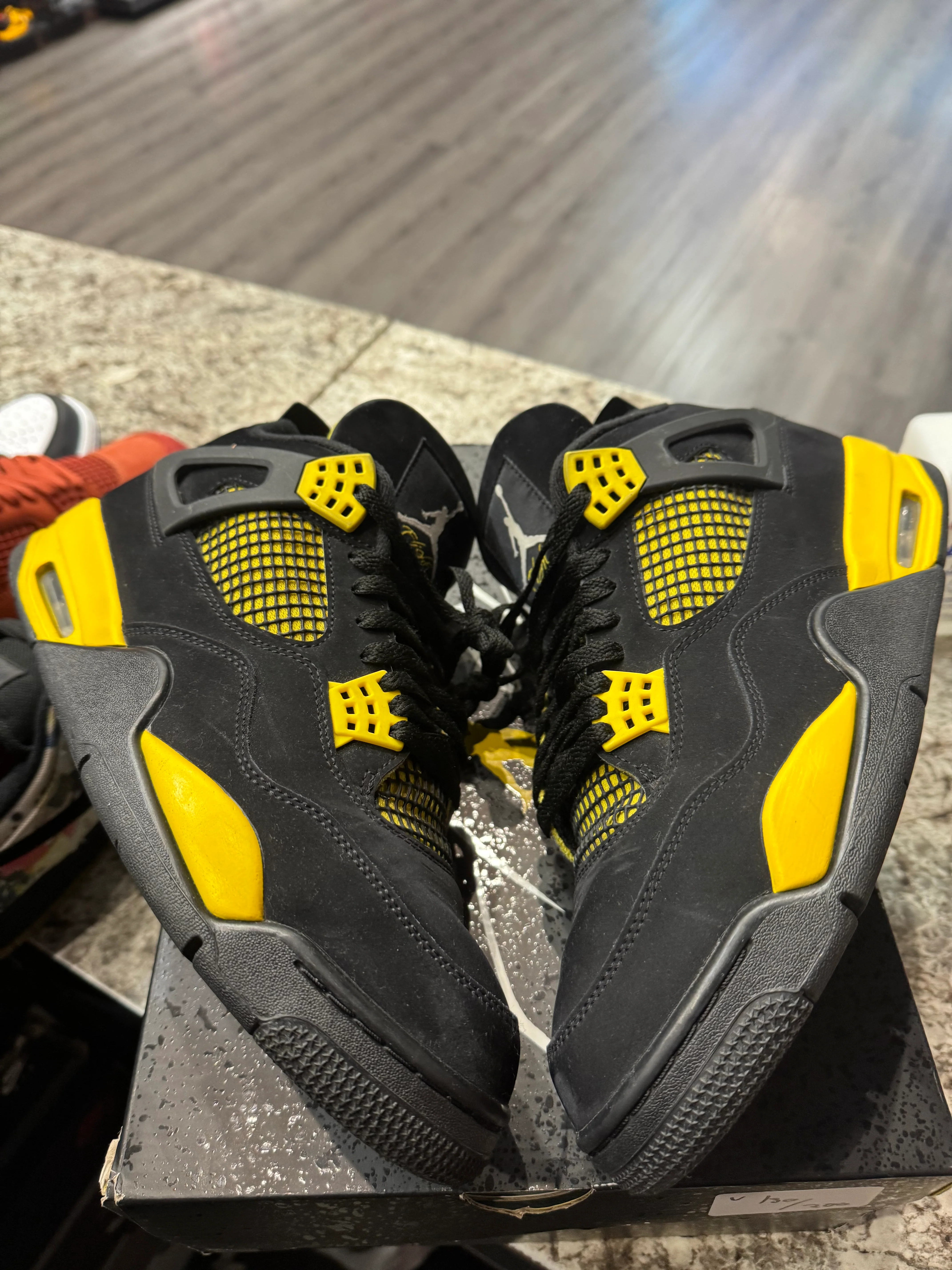 Jordan 4 Retro Thunder (2023) - Image 4