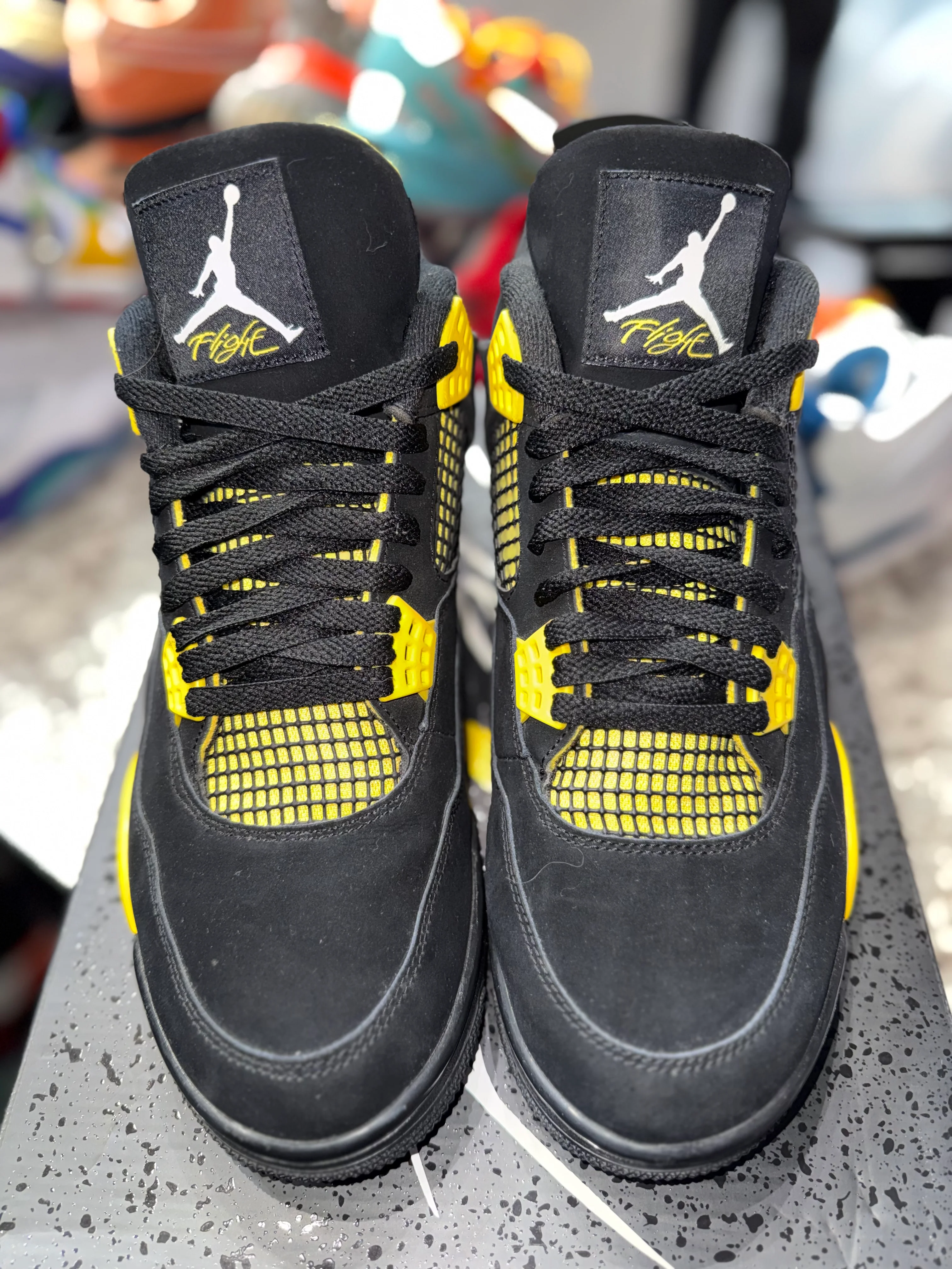 Jordan 4 Retro Thunder (2023) - Image 2