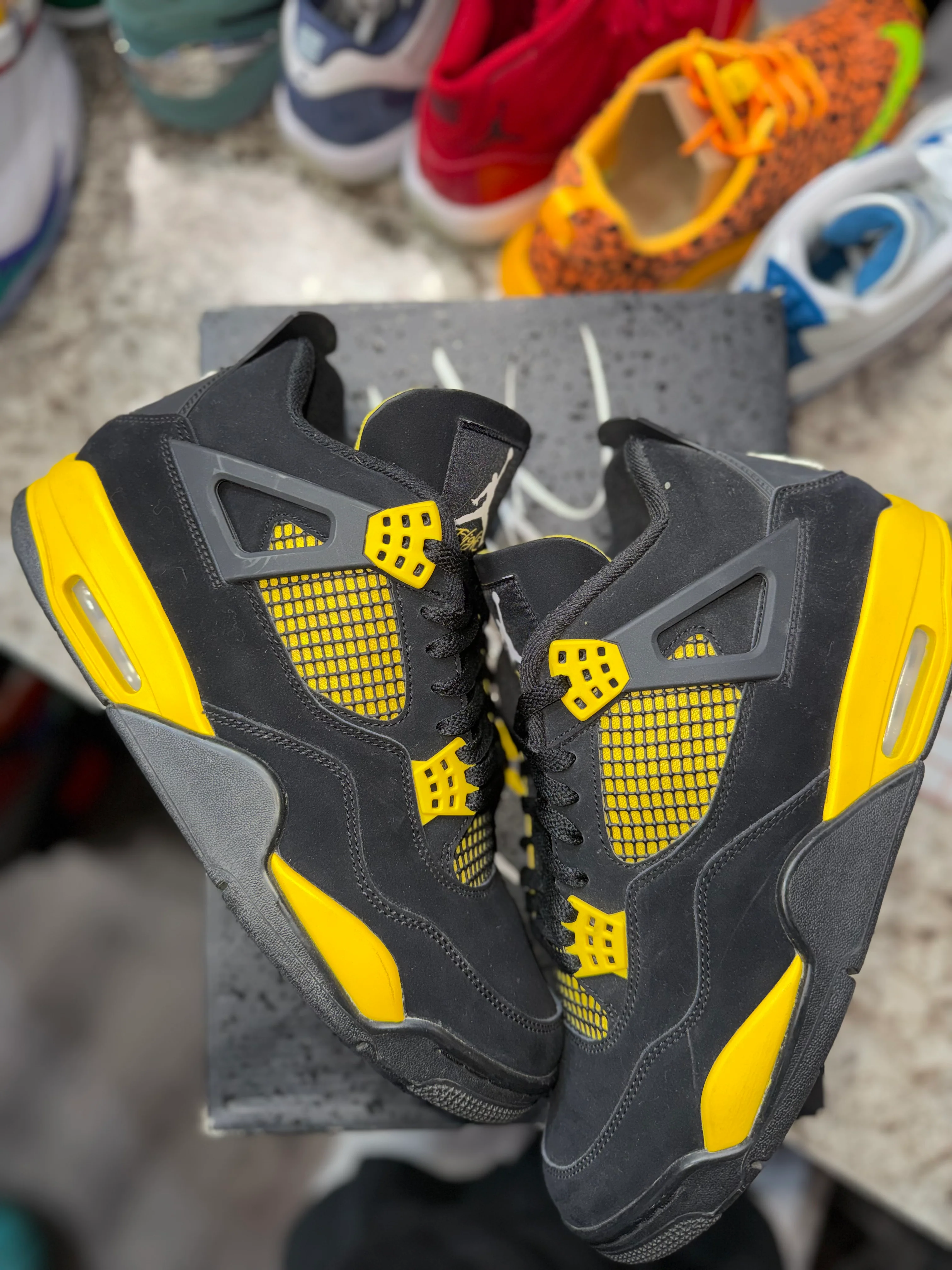 Jordan 4 Retro Thunder (2023) - Image 3