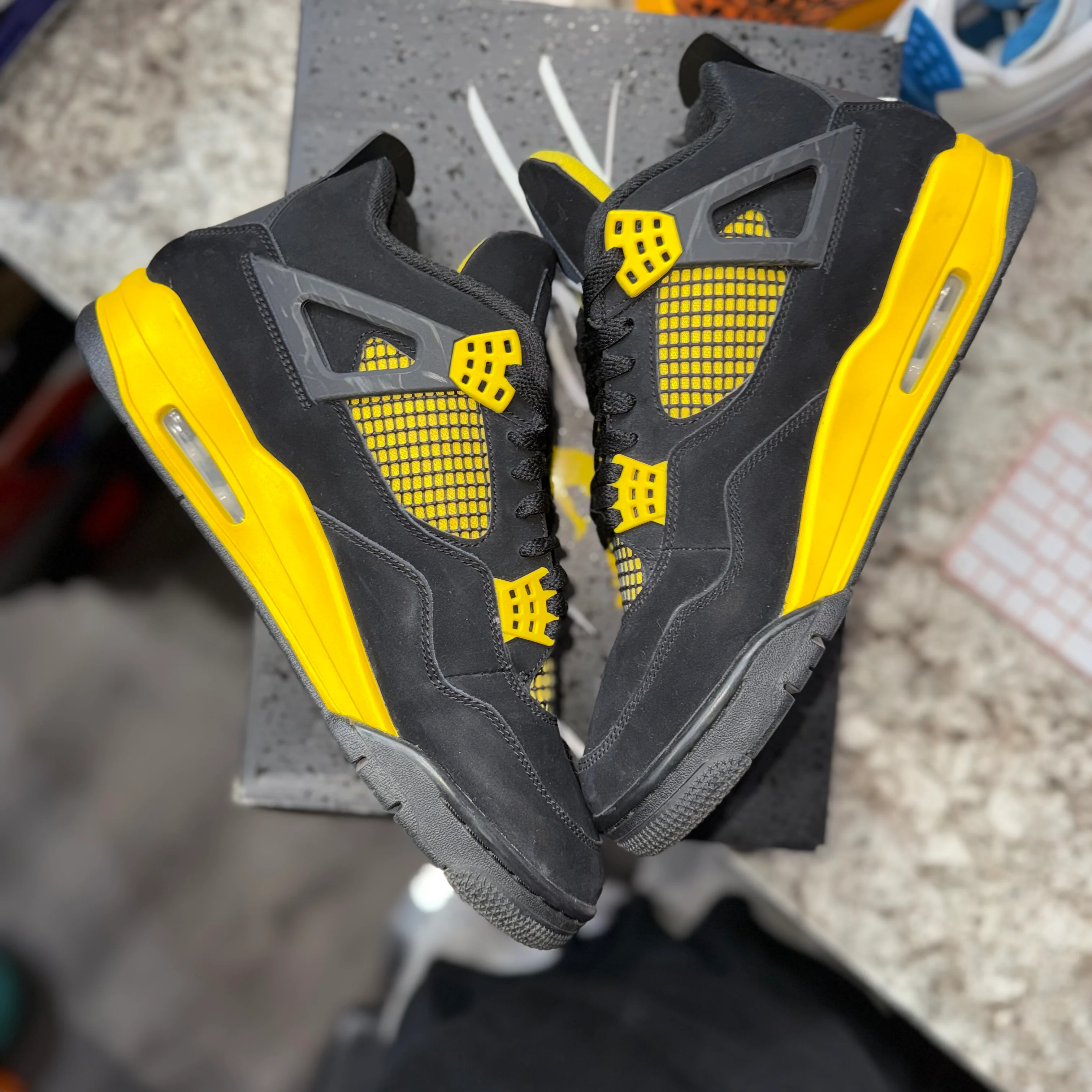Jordan 4 Retro Thunder (2023) - Image 4