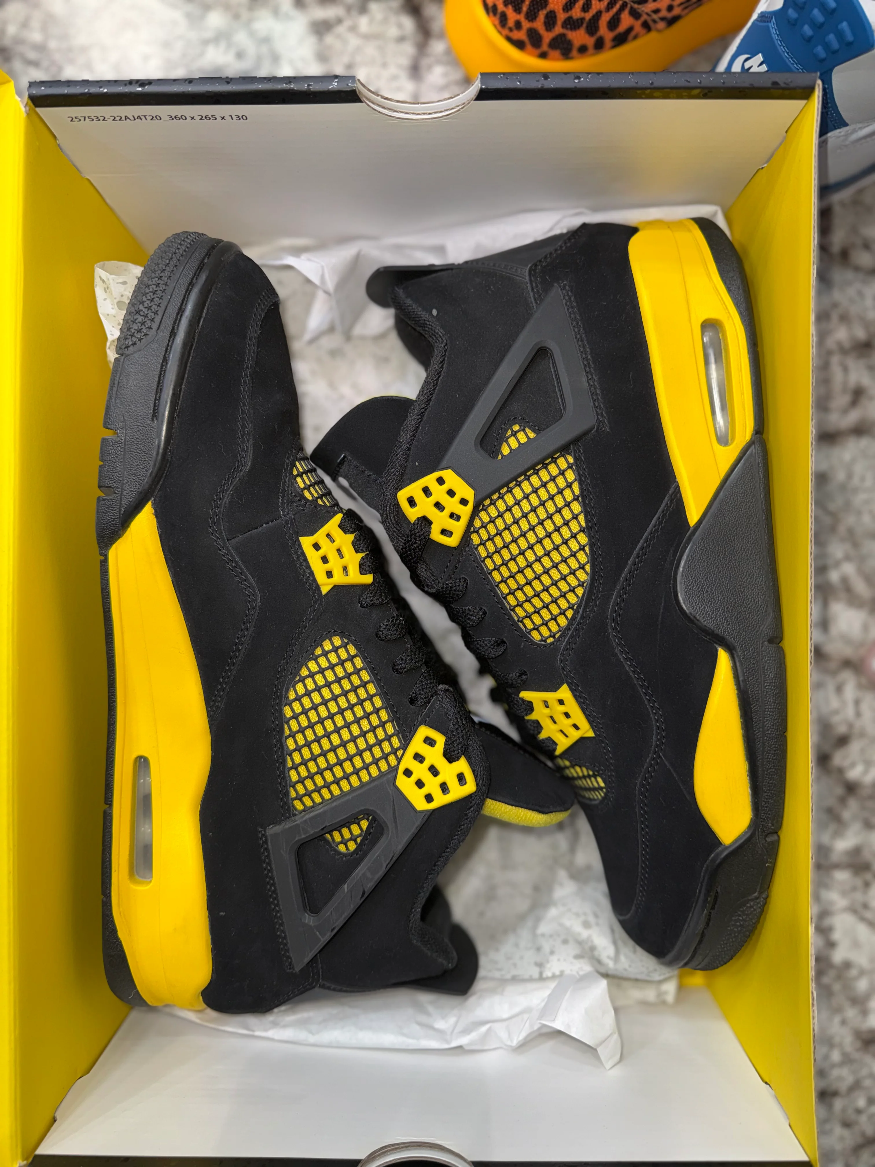 Jordan 4 Retro Thunder (2023) - Image 6