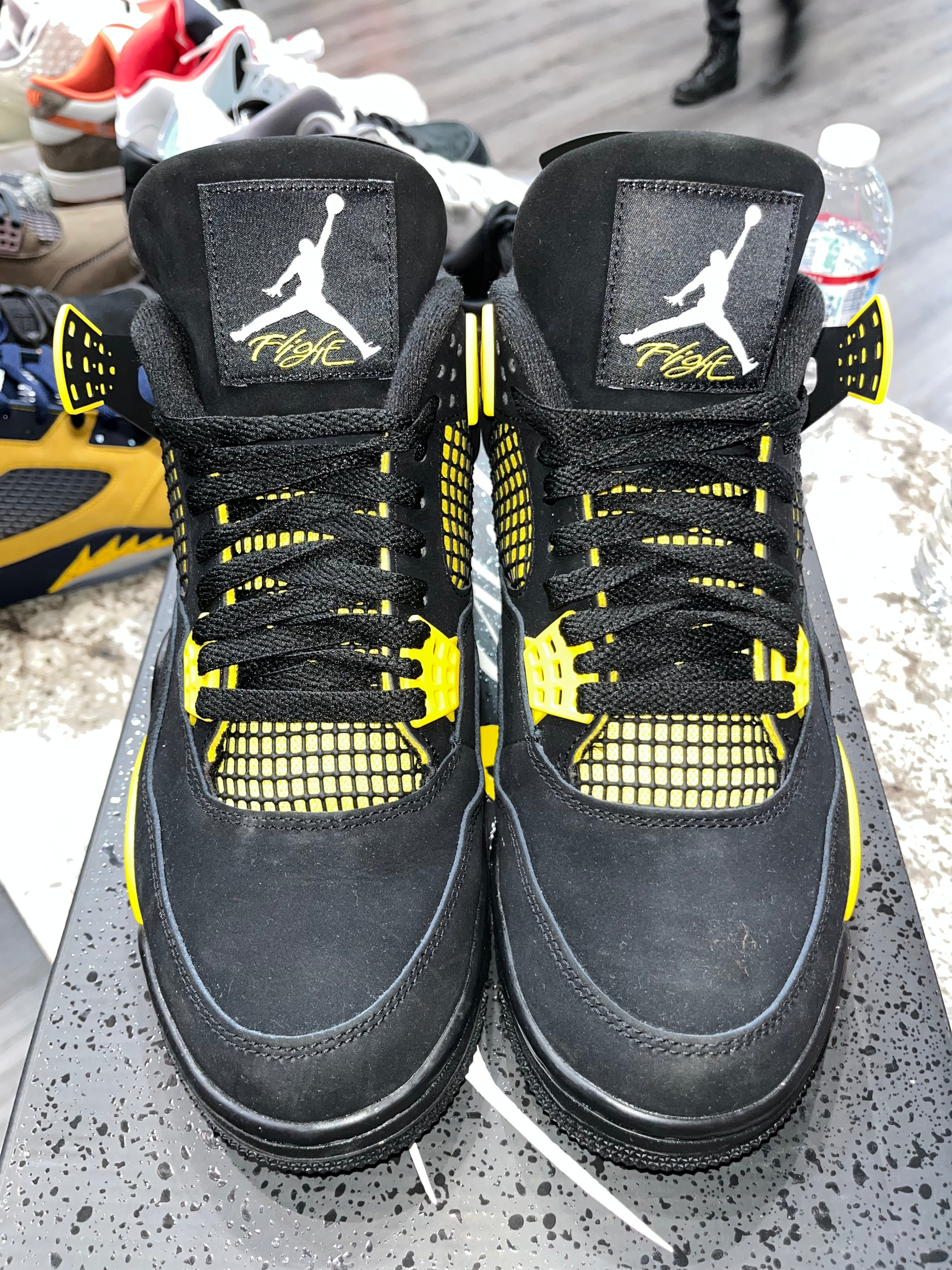 Jordan 4 Retro Thunder (2023) - Image 2