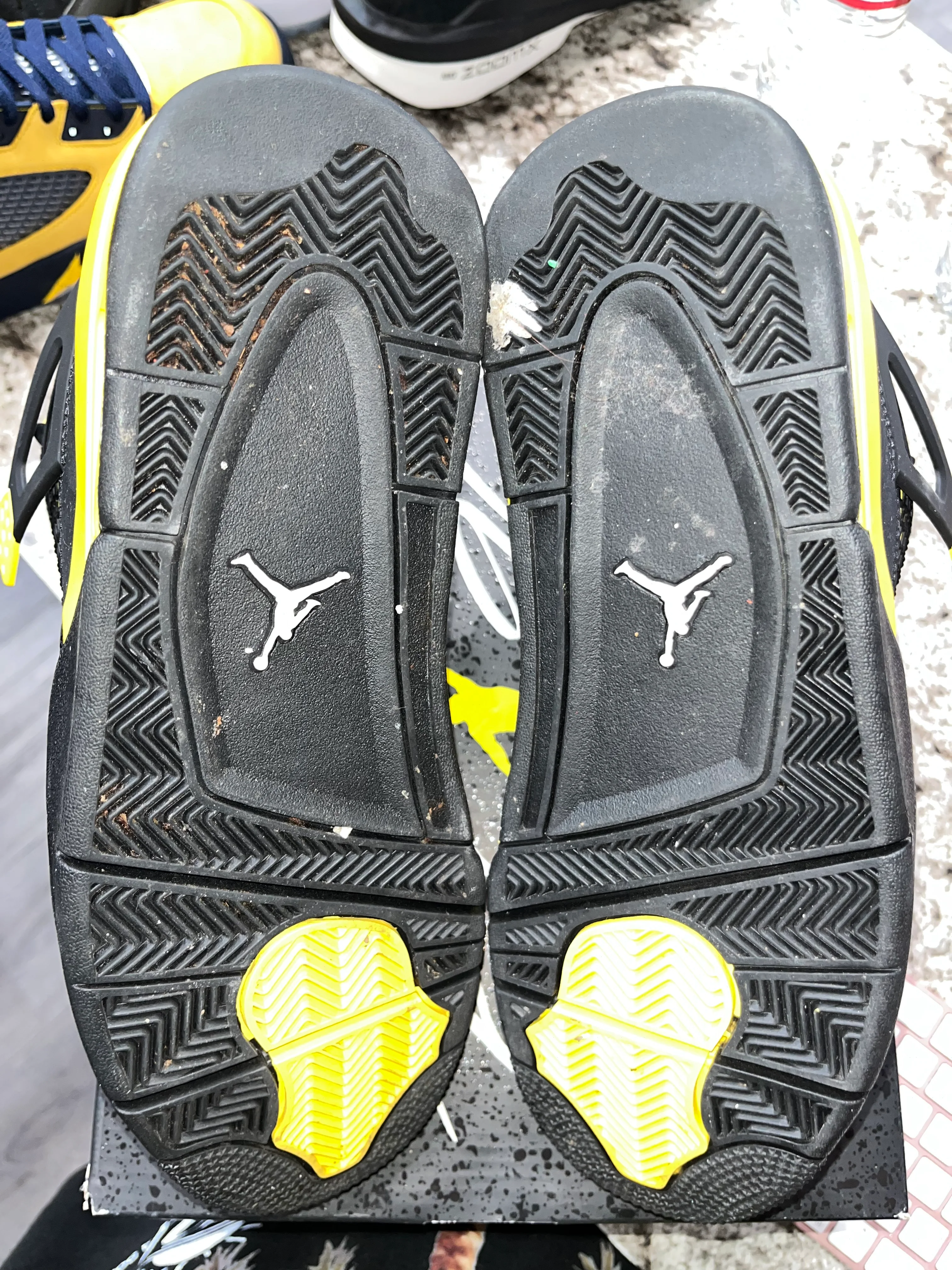 Jordan 4 Retro Thunder (2023) - Image 5