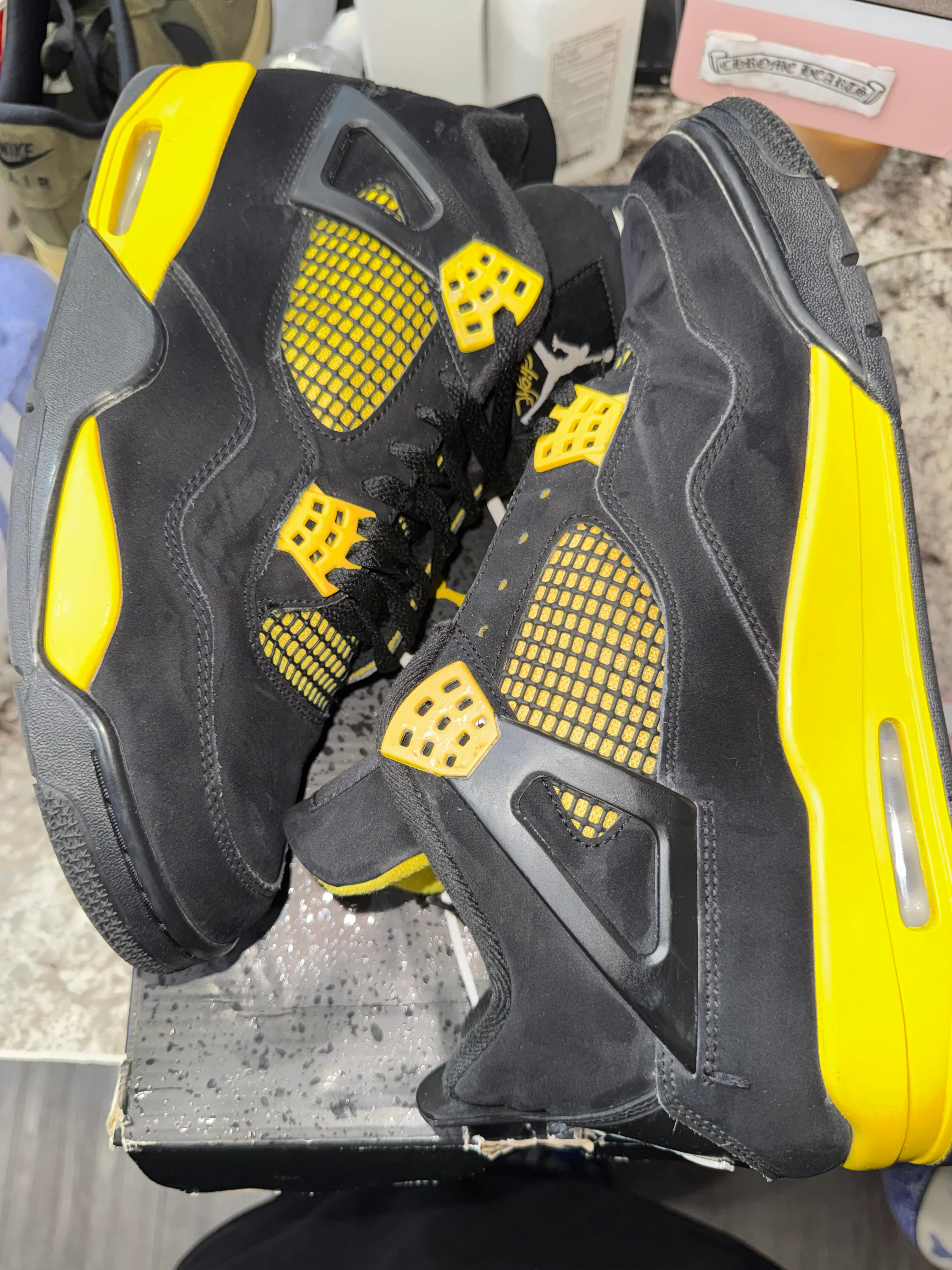 Jordan 4 Retro Thunder (2023)