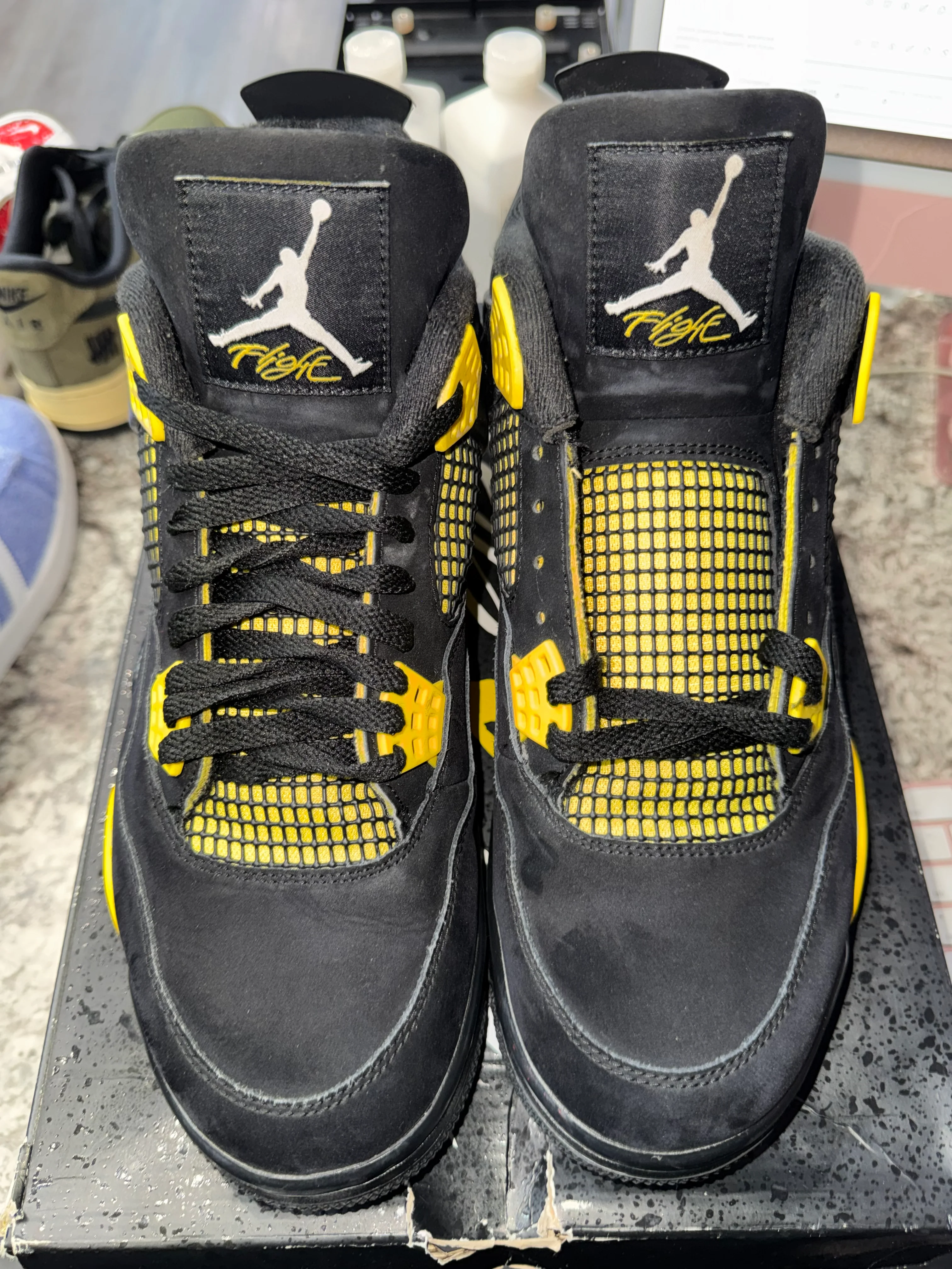 Jordan 4 Retro Thunder (2023) - Image 3