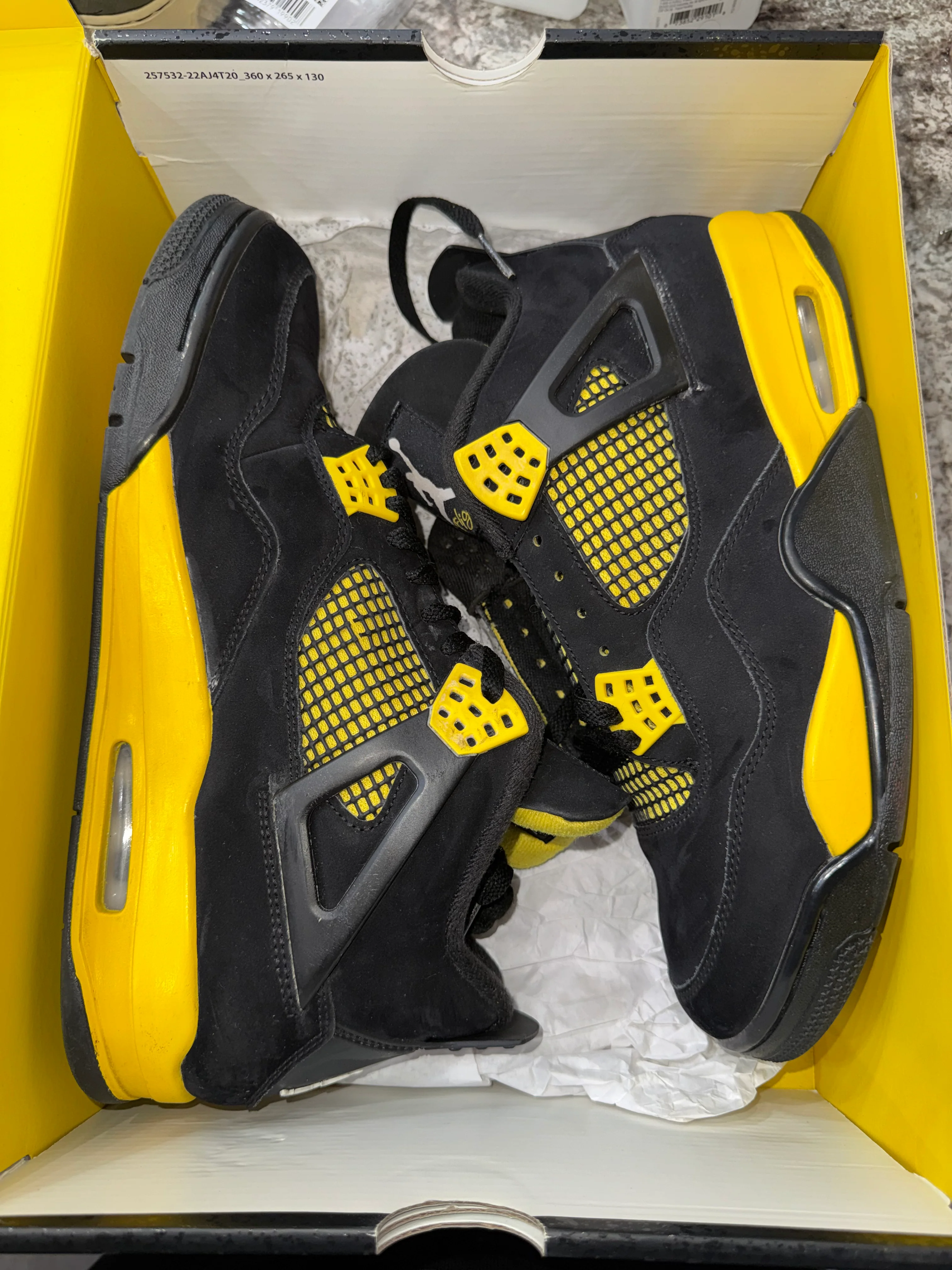 Jordan 4 Retro Thunder (2023) - Image 4