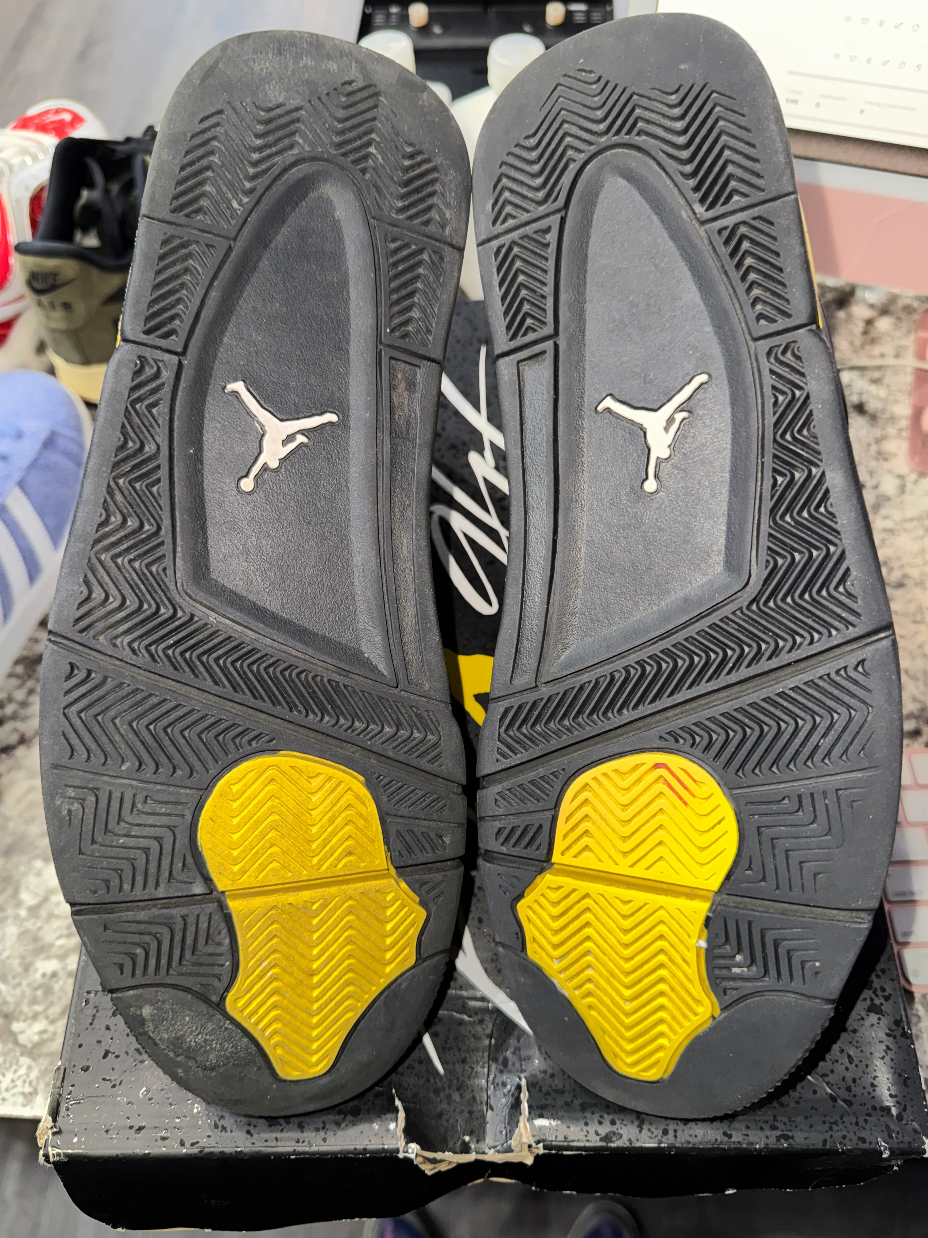Jordan 4 Retro Thunder (2023) - Image 5