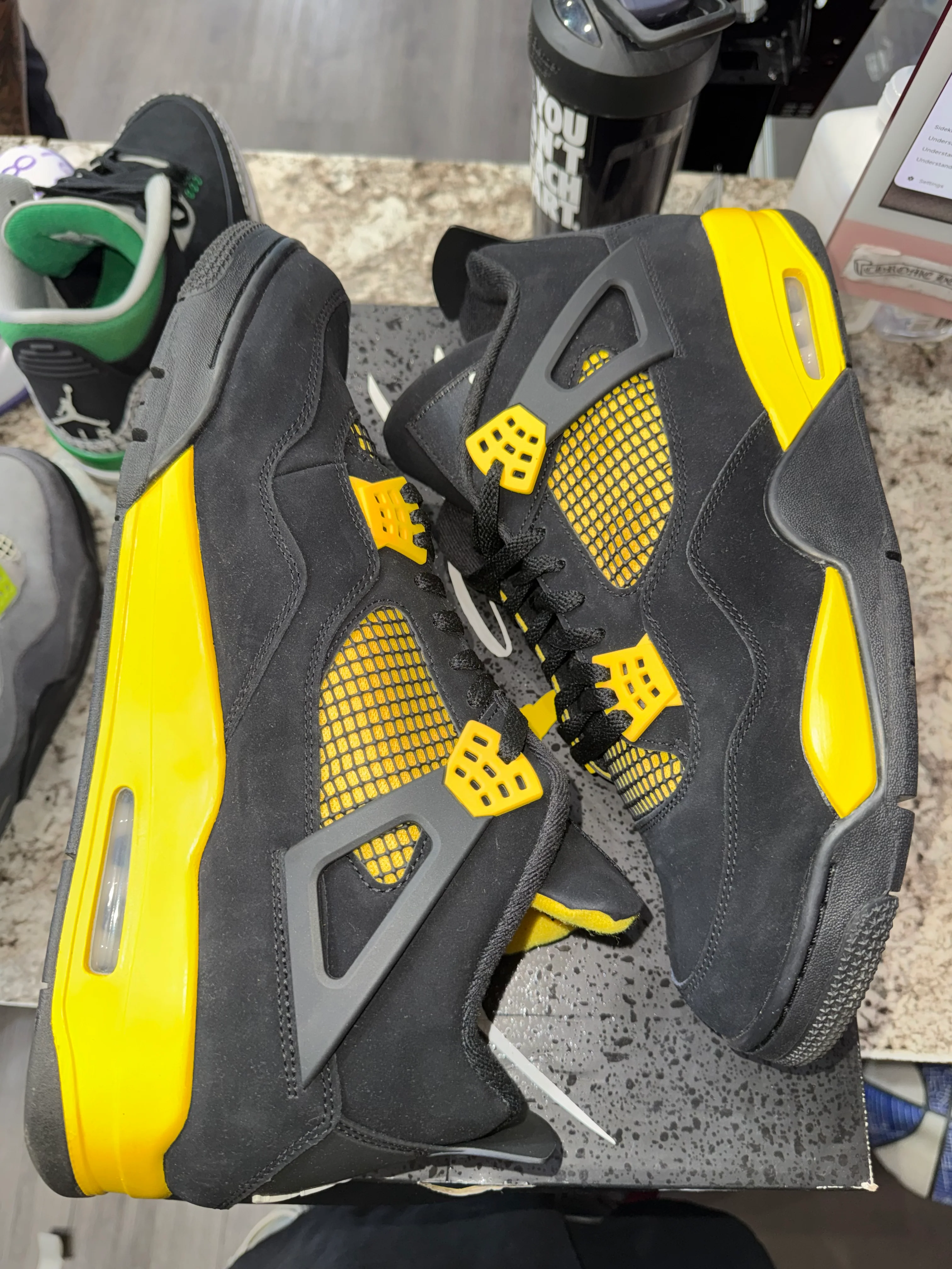 Jordan 4 Retro Thunder (2023) - Image 2