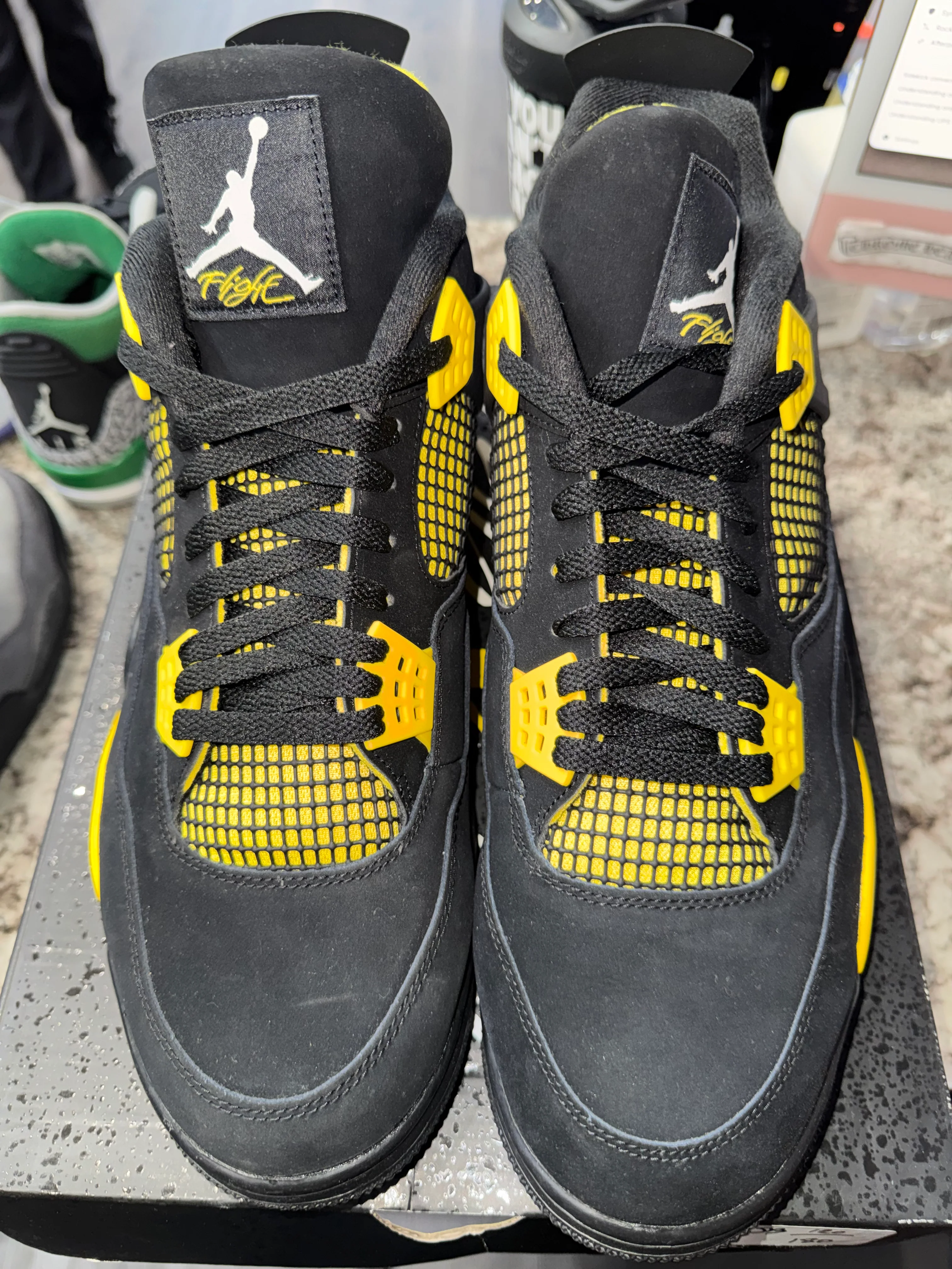 Jordan 4 Retro Thunder (2023) - Image 3