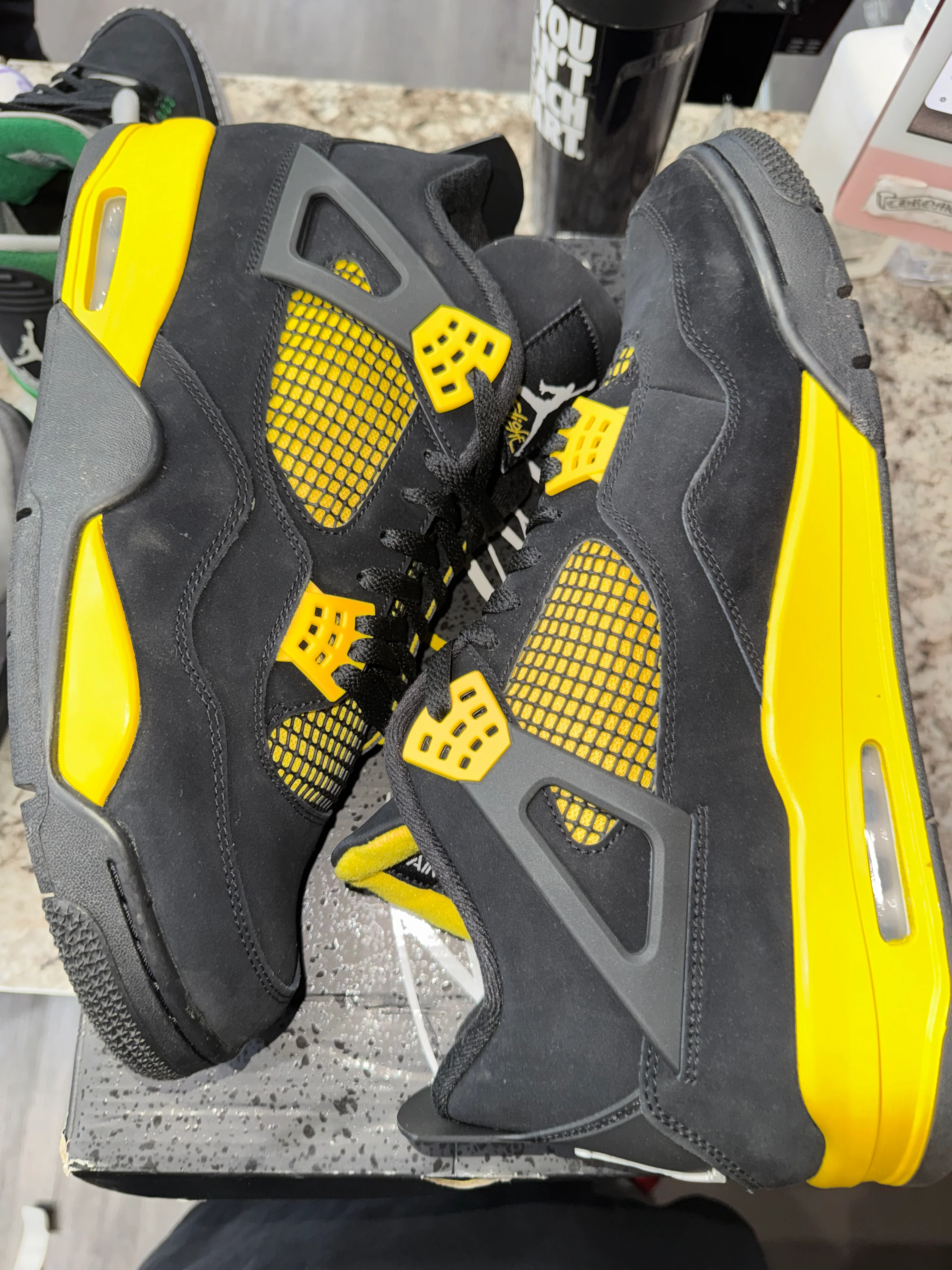 Jordan 4 Retro Thunder (2023) - Image 4