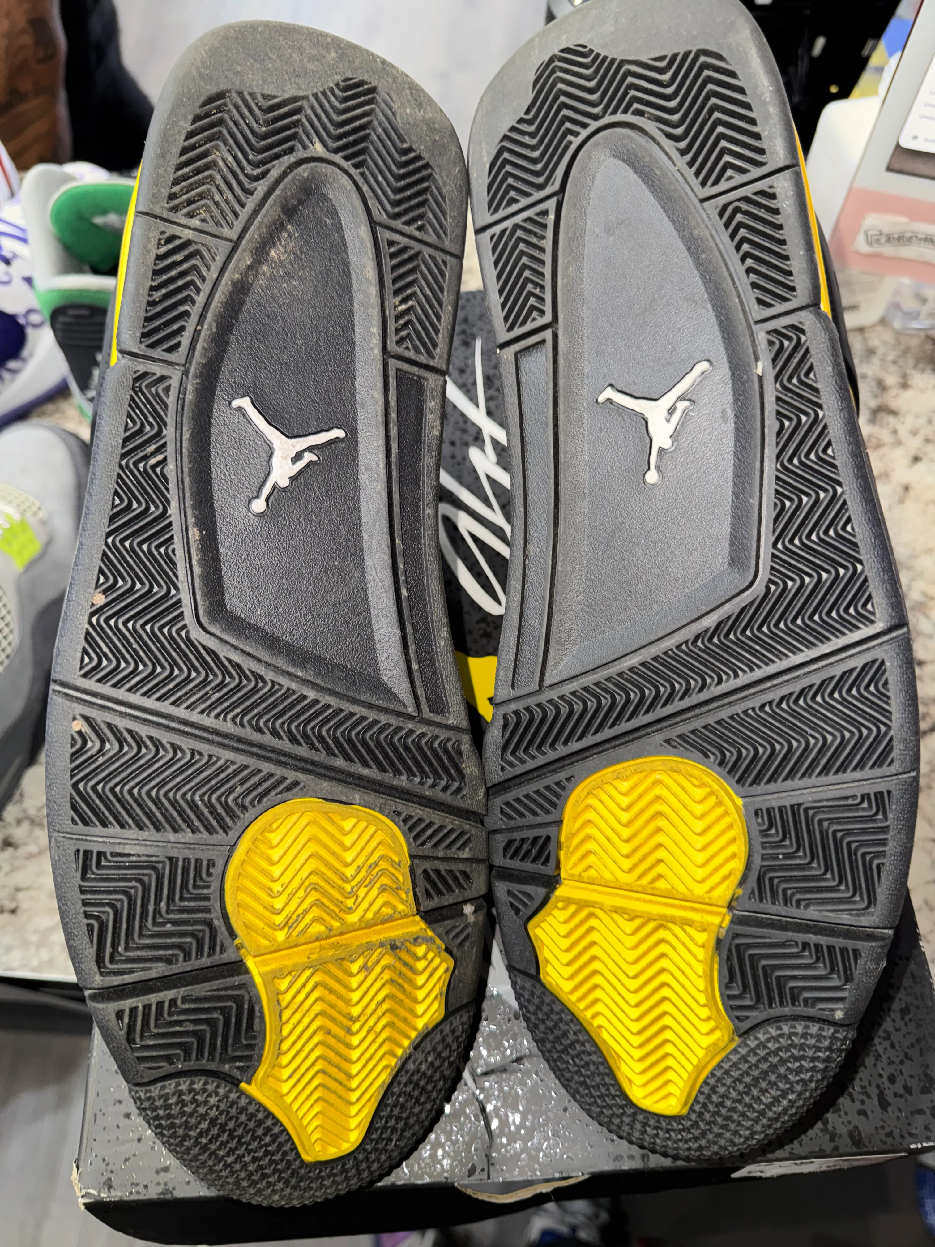Jordan 4 Retro Thunder (2023) - Image 5