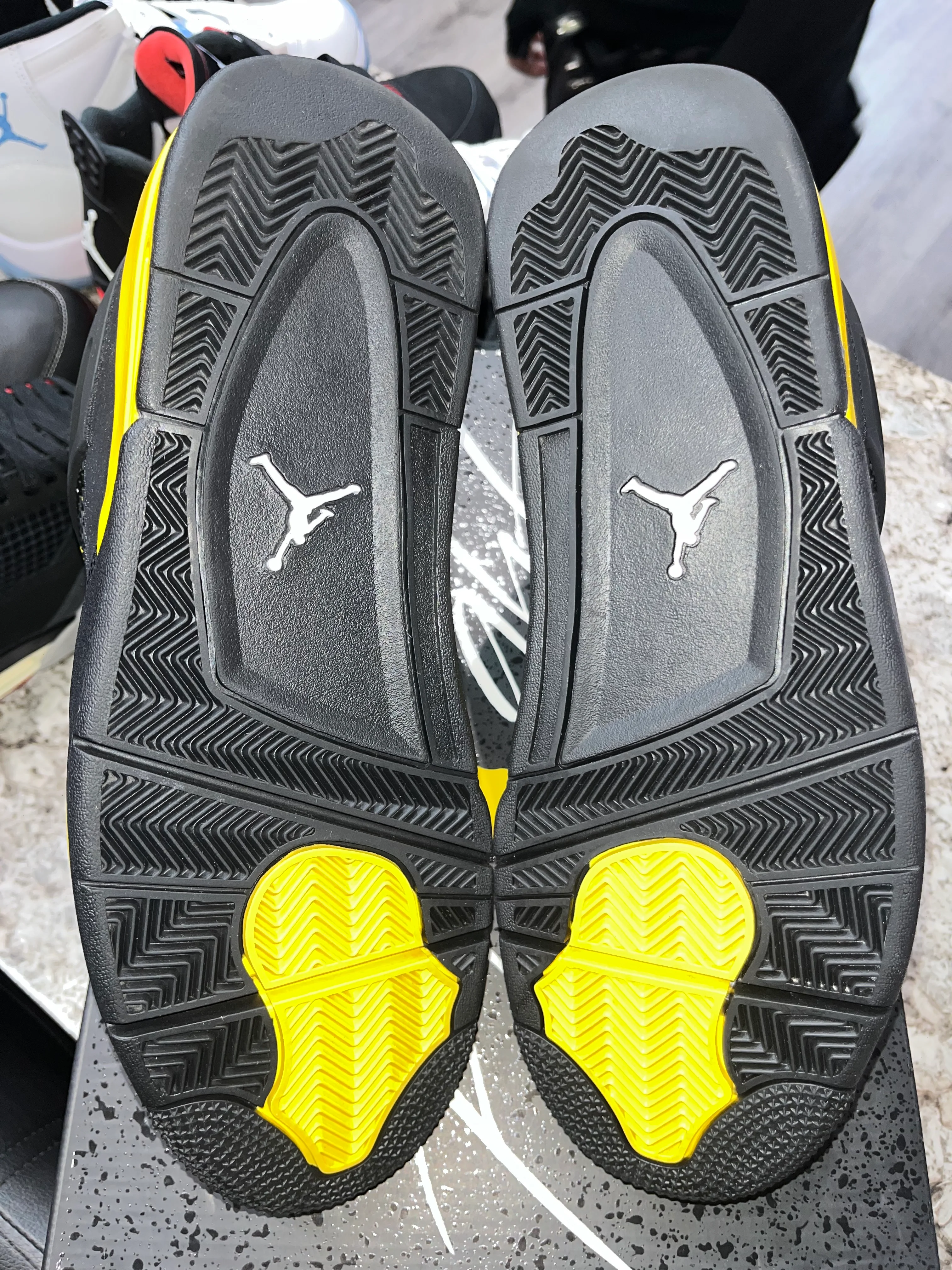 Jordan 4 Retro Thunder (2023) - Image 4
