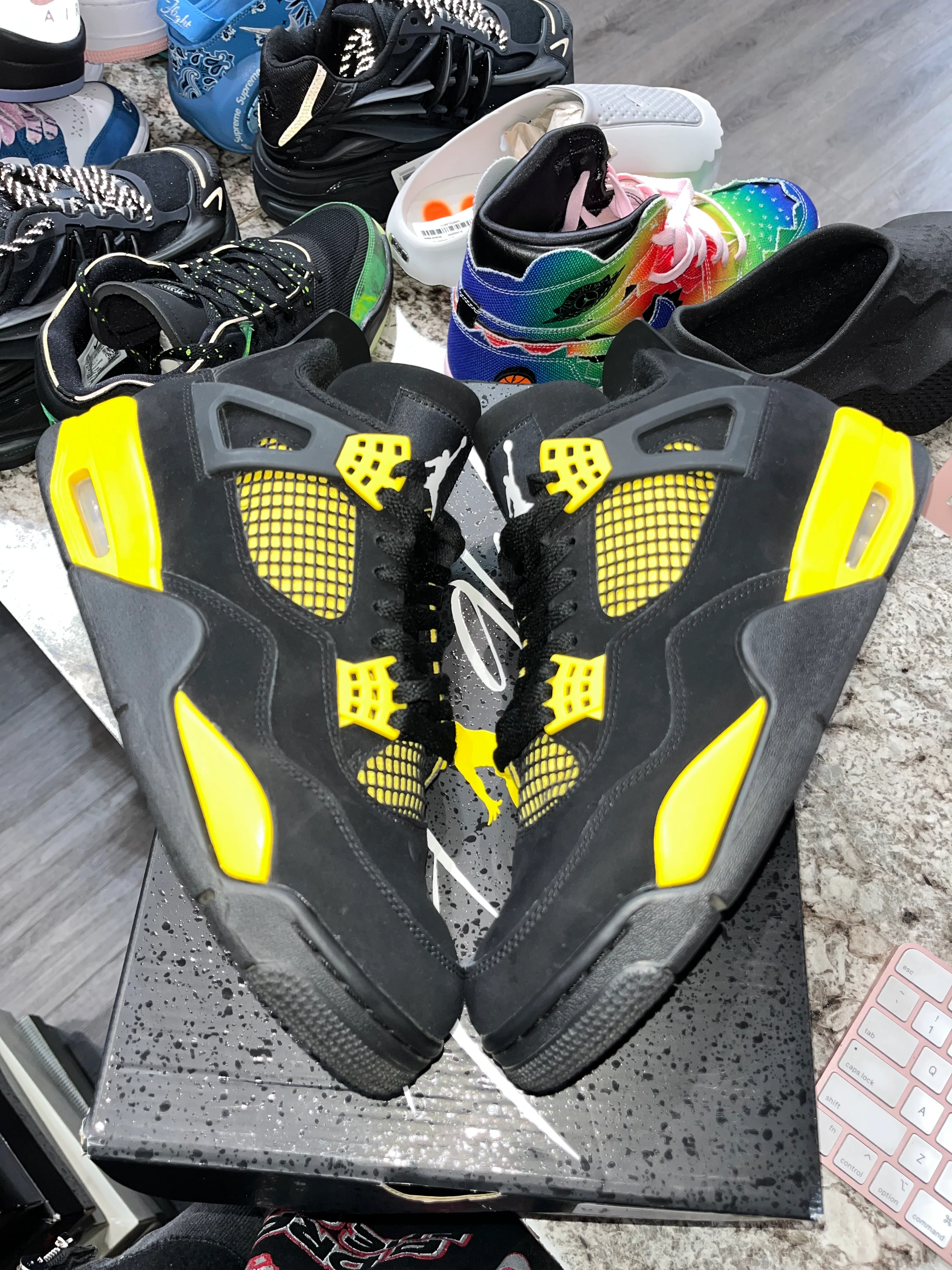 Jordan 4 Retro Thunder (2023) - Image 2