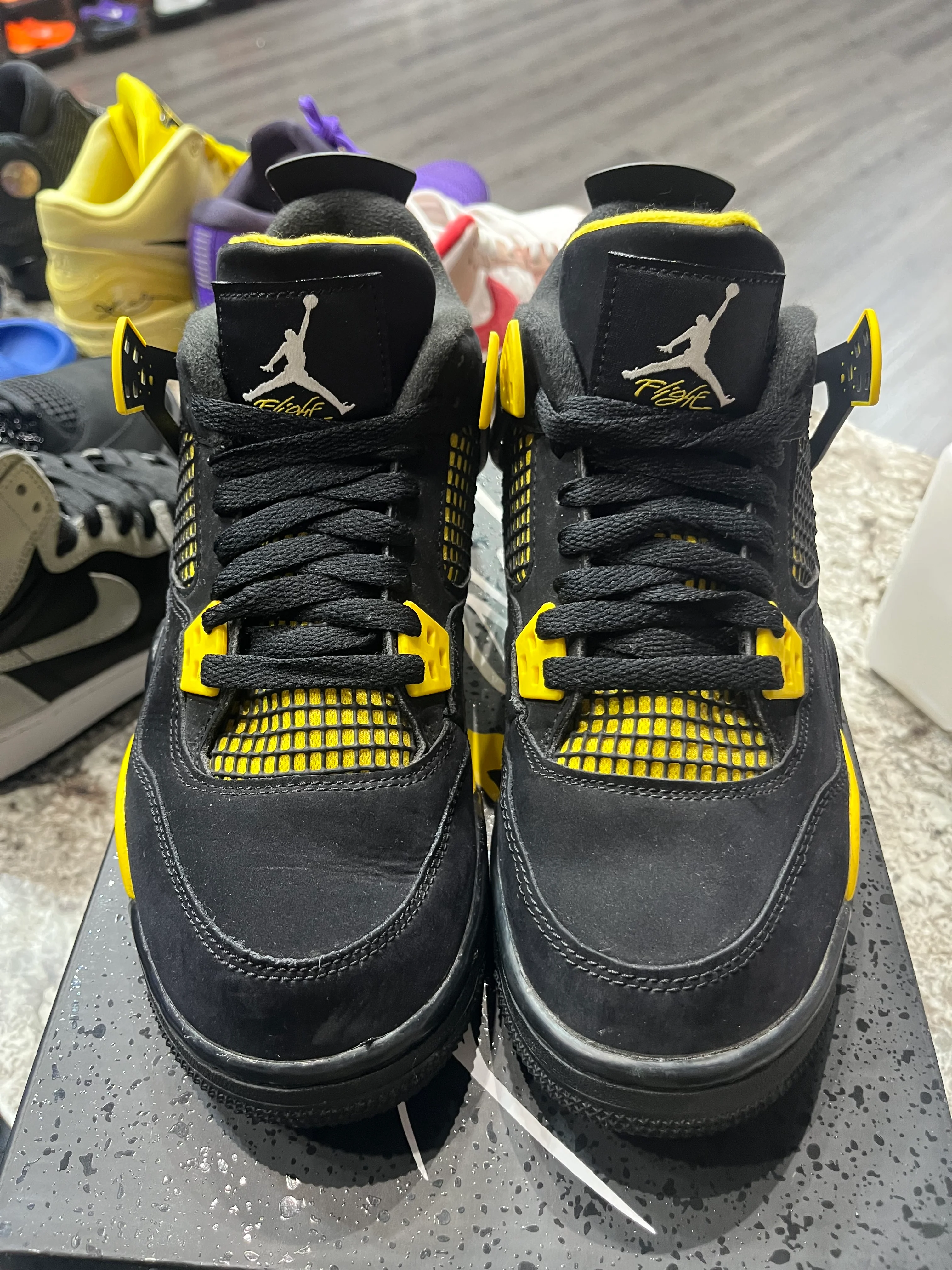 Jordan 4 Retro Thunder (2023) (GS) - Image 2