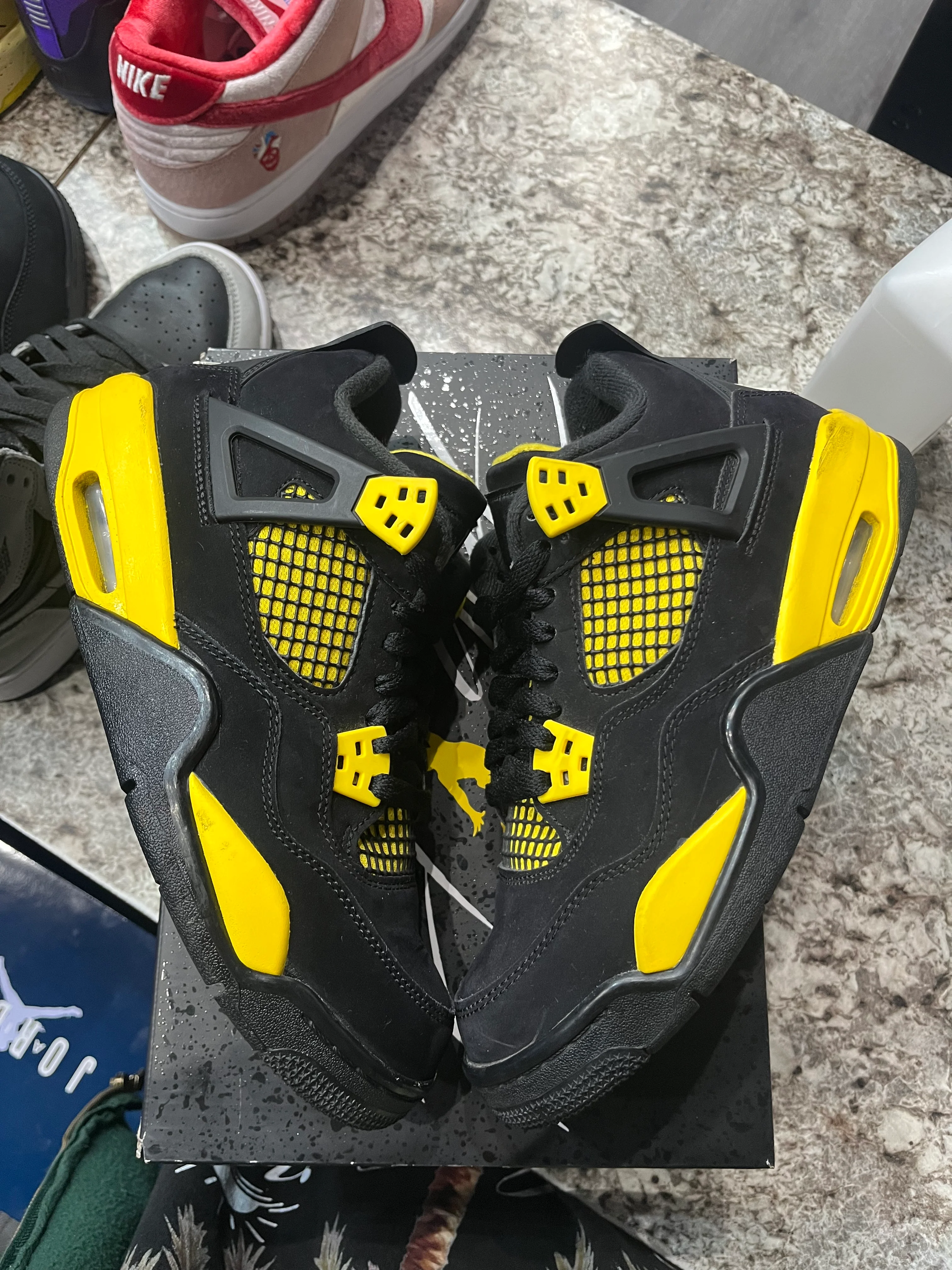 Jordan 4 Retro Thunder (2023) (GS) - Image 3