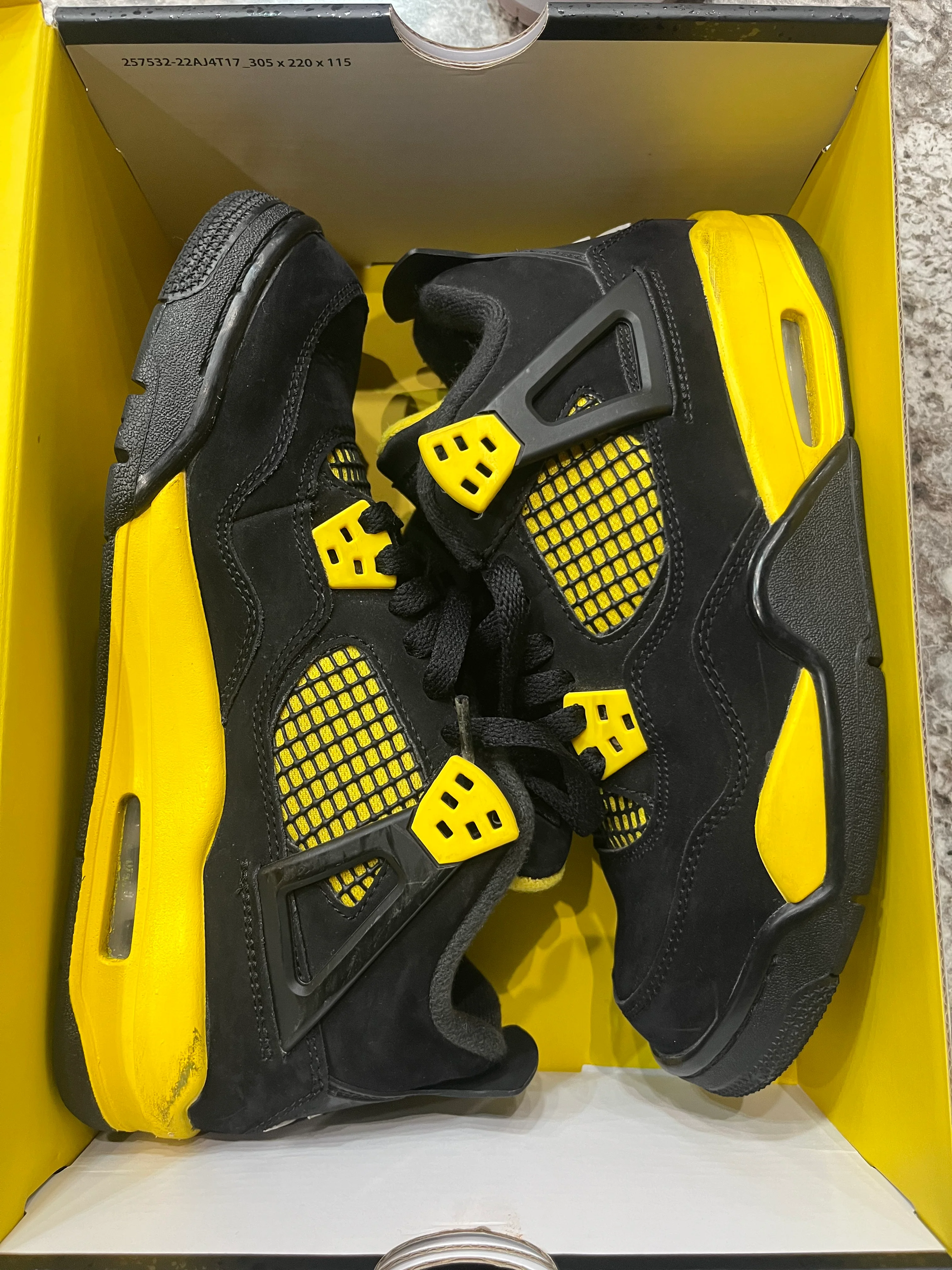 Jordan 4 Retro Thunder (2023) (GS) - Image 6