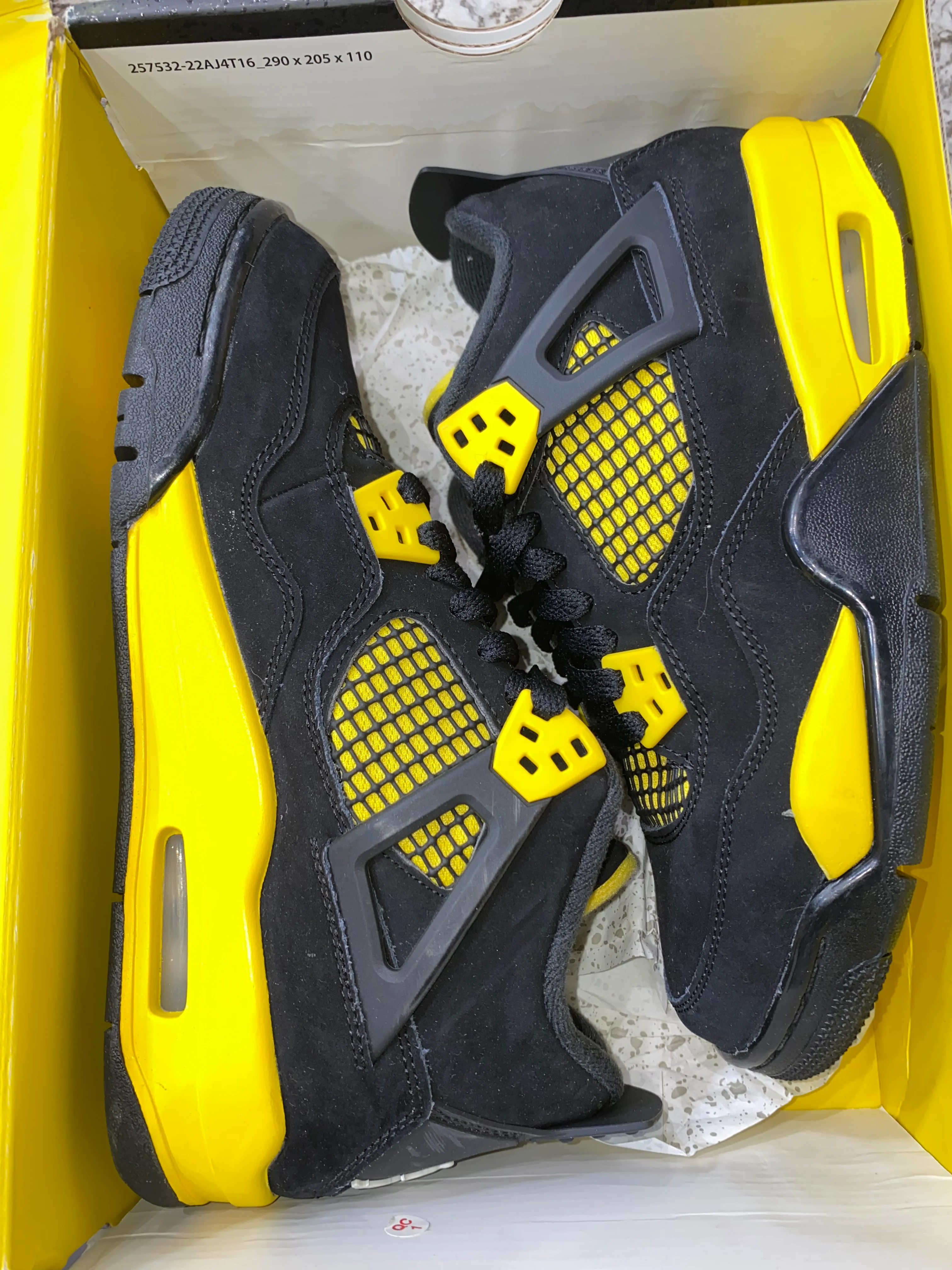 Jordan 4 Retro Thunder (2023) (GS) (DAMAGED BOX) - Image 6