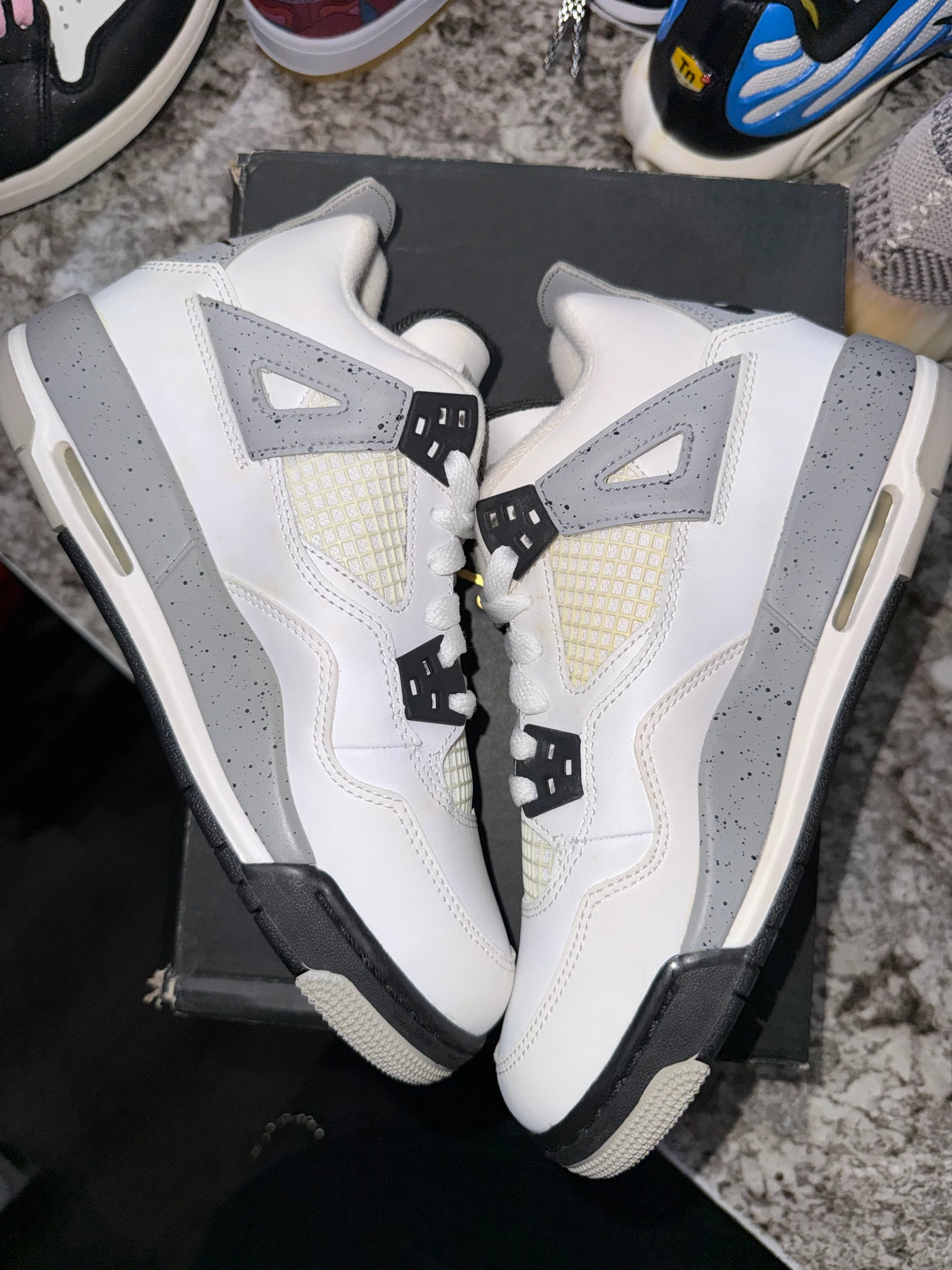 Jordan 4 Retro White Cement (2016) (GS) (DAMAGED BOX) - Image 4