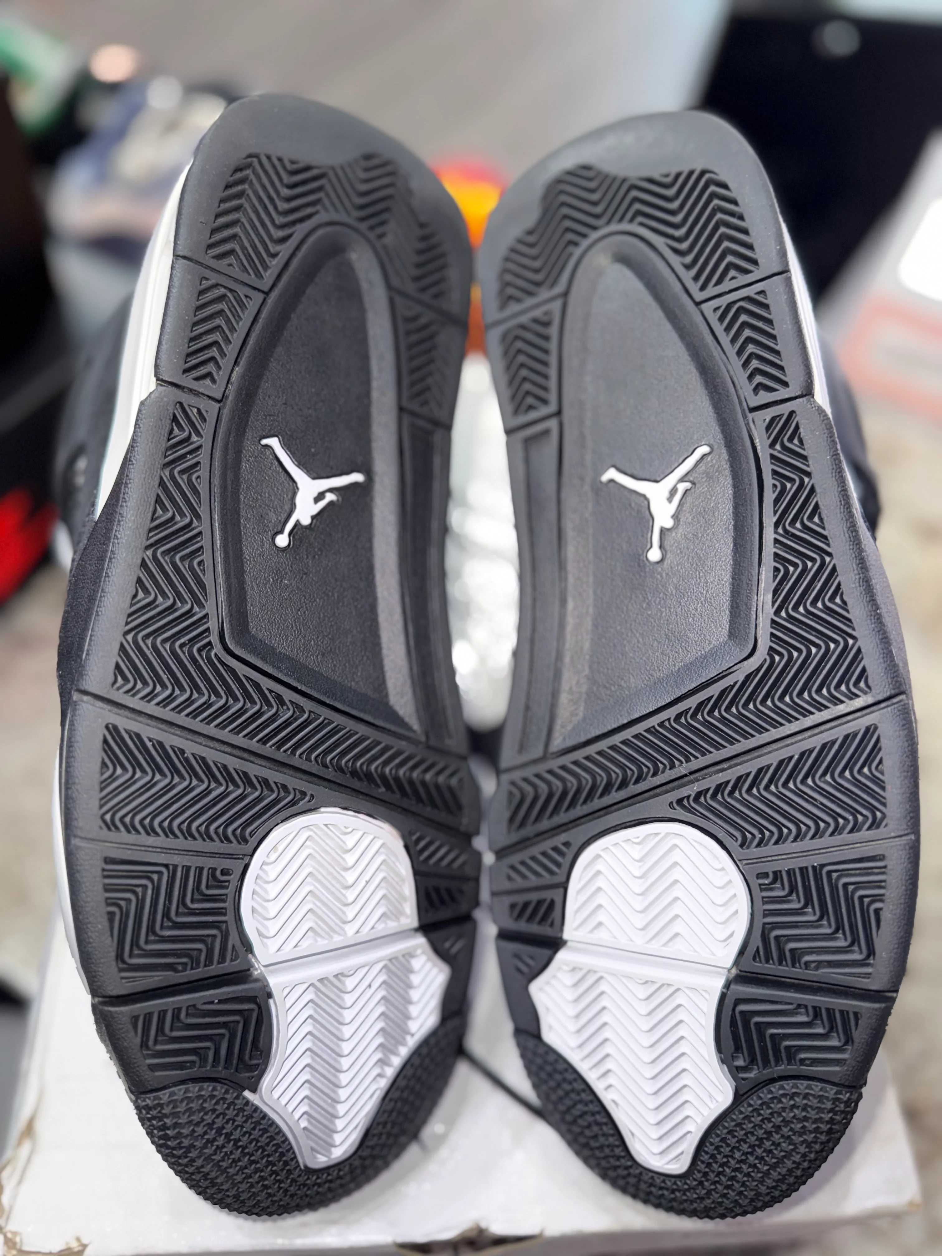 Jordan 4 Retro White Thunder - Image 5