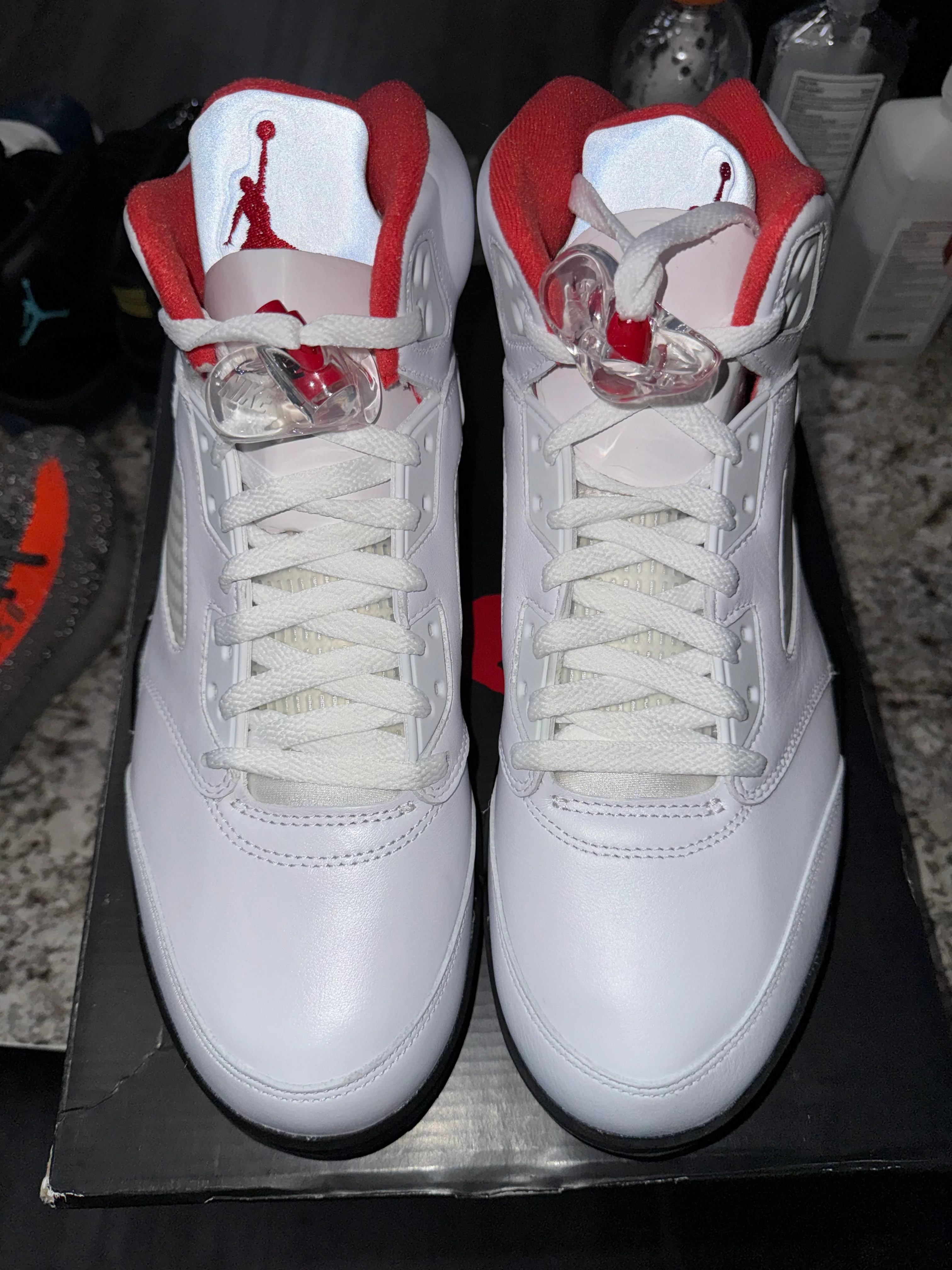 Jordan 5 Retro Fire Red Silver Tongue (2020) (DAMAGED BOX) - Image 2