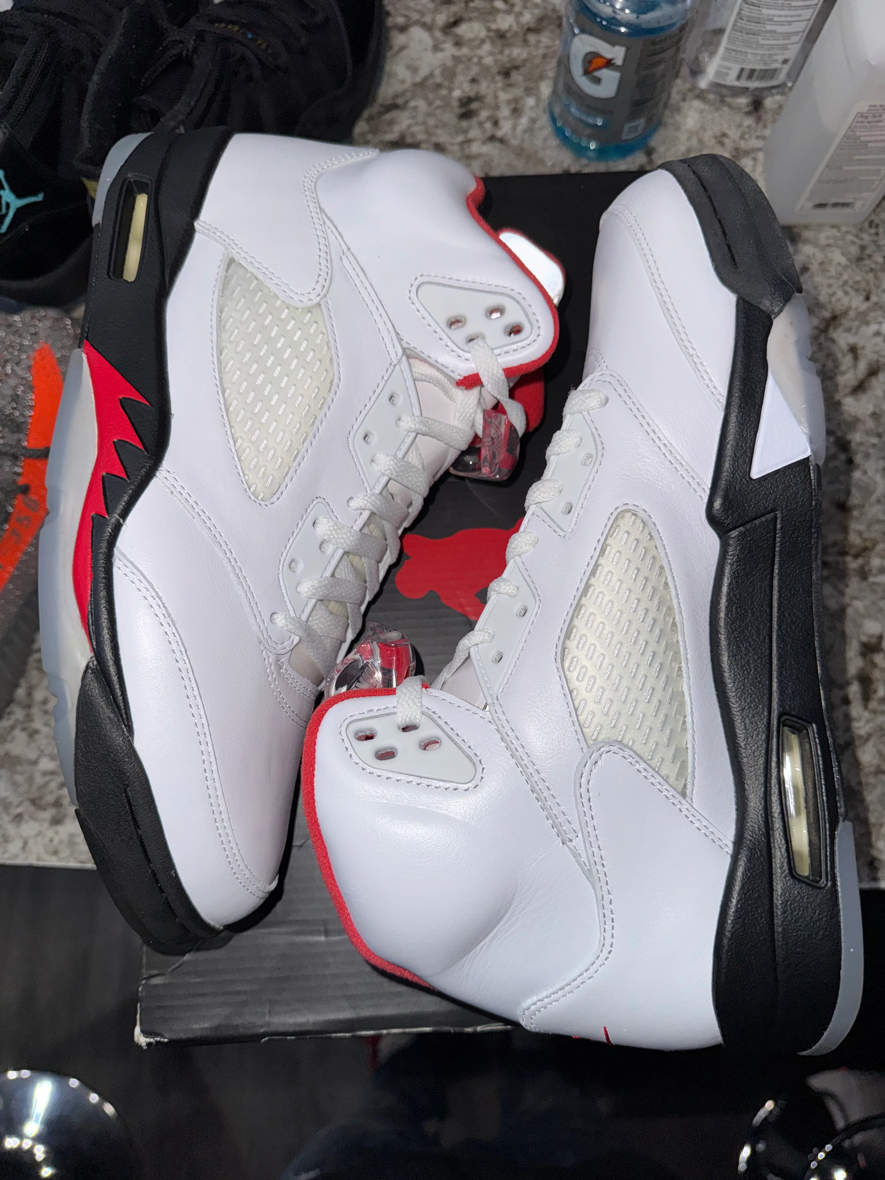 Jordan 5 Retro Fire Red Silver Tongue (2020) (DAMAGED BOX) - Image 3