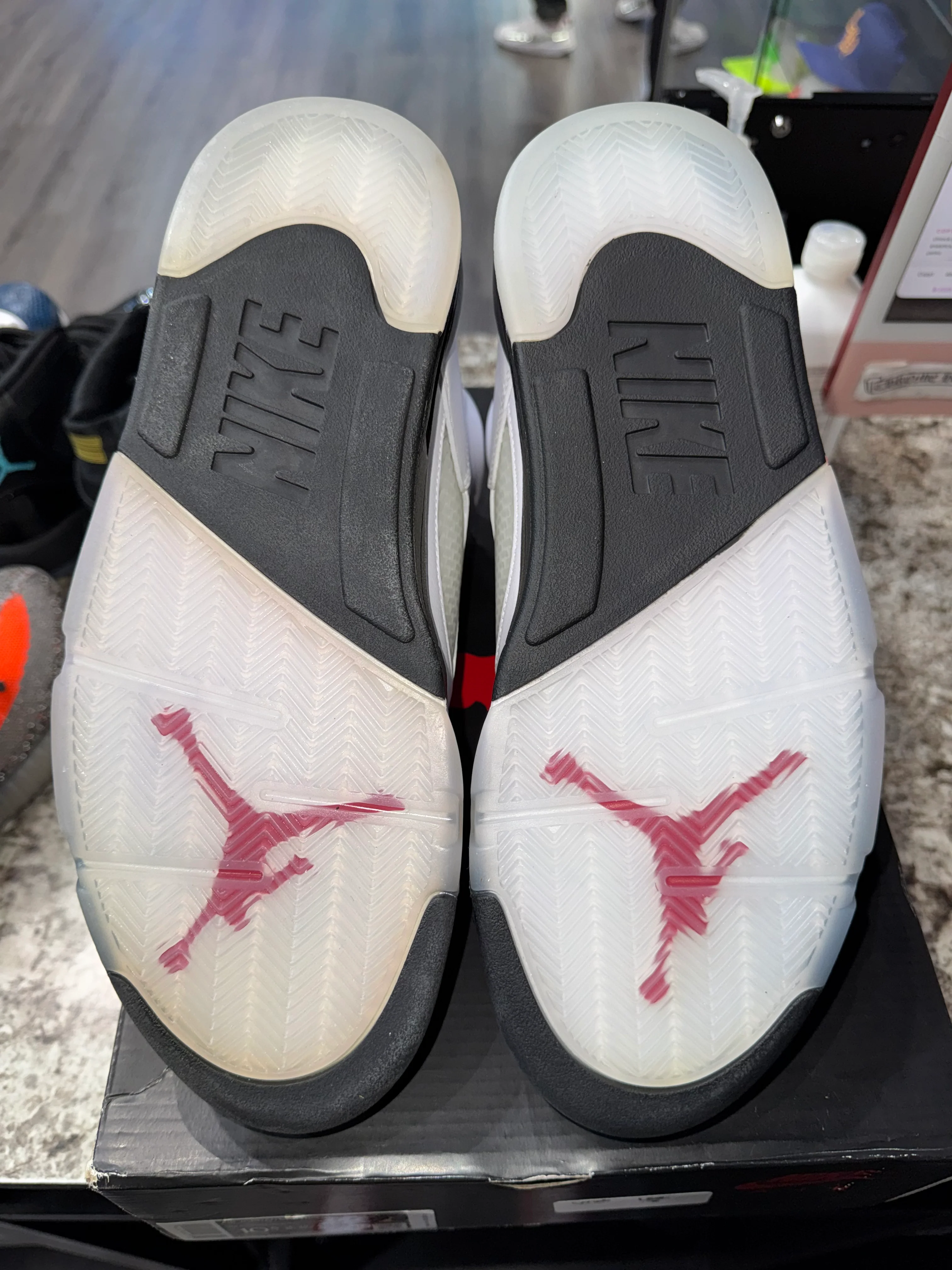 Jordan 5 Retro Fire Red Silver Tongue (2020) (DAMAGED BOX) - Image 5