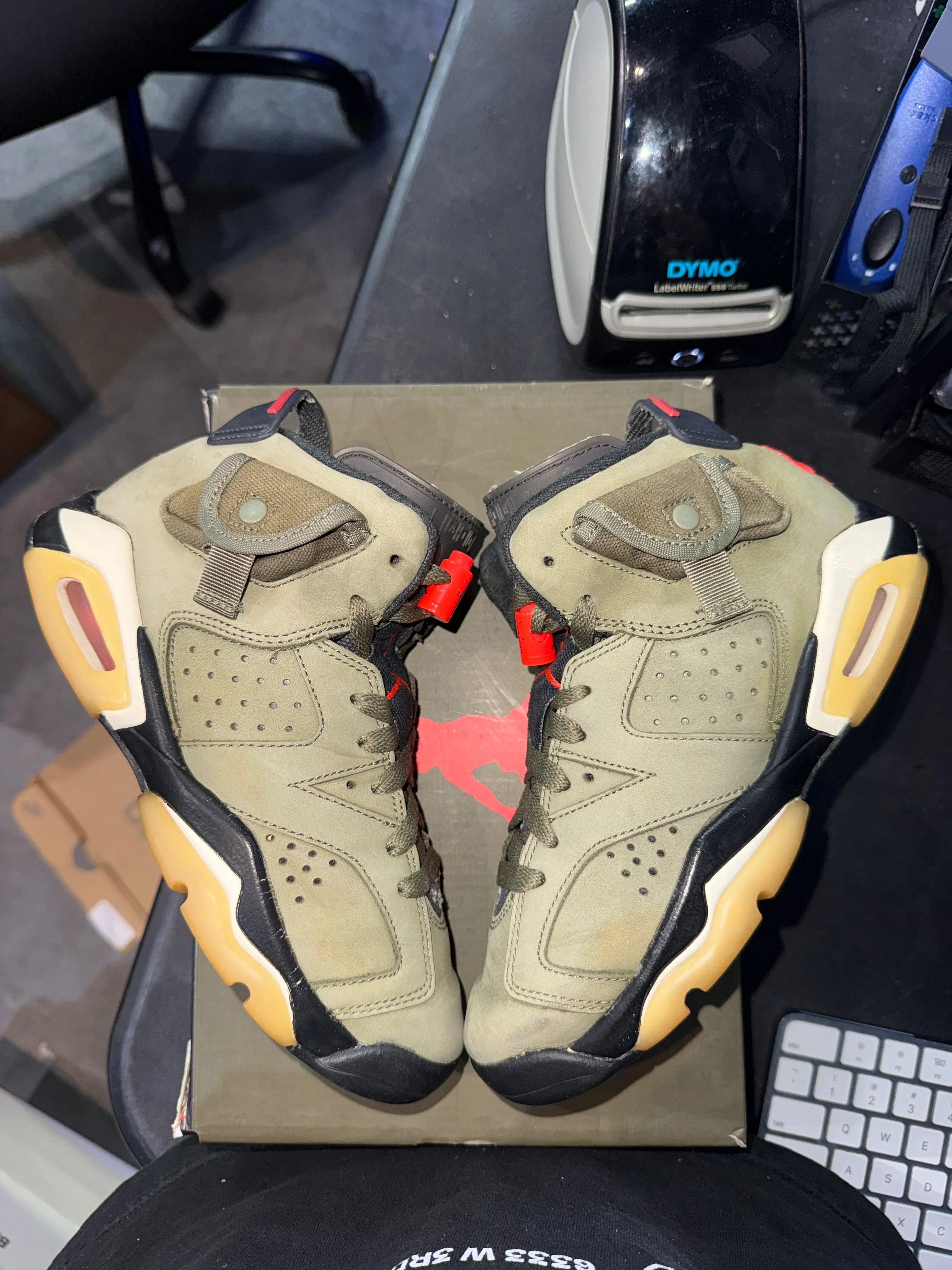 Jordan 6 Retro Travis Scott (GS) - Image 3