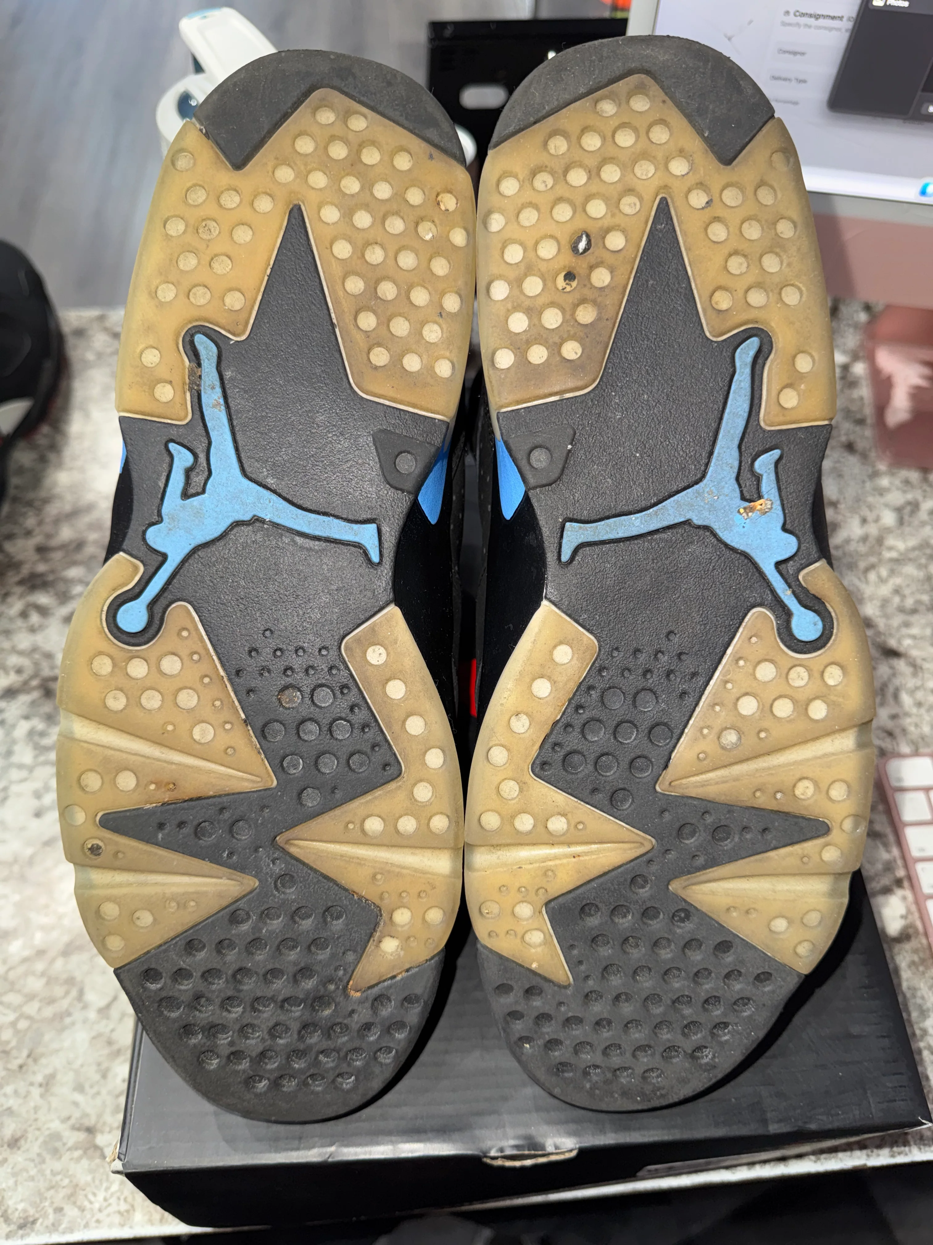 Jordan 6 Retro UNC (DAMAGED BOX) - Image 5