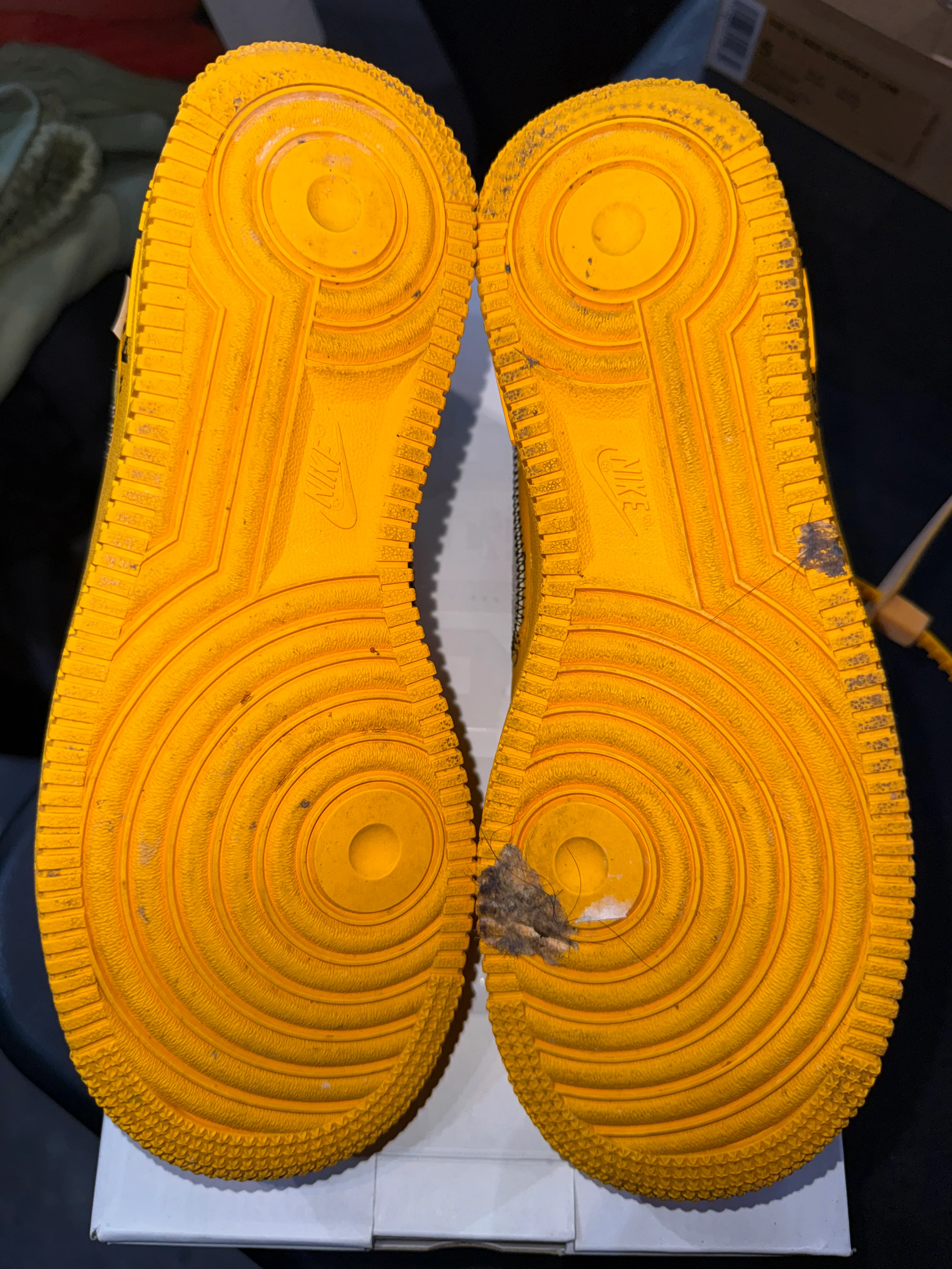 Nike Air Force 1 Low Off-White ICA University Gold - Image 4