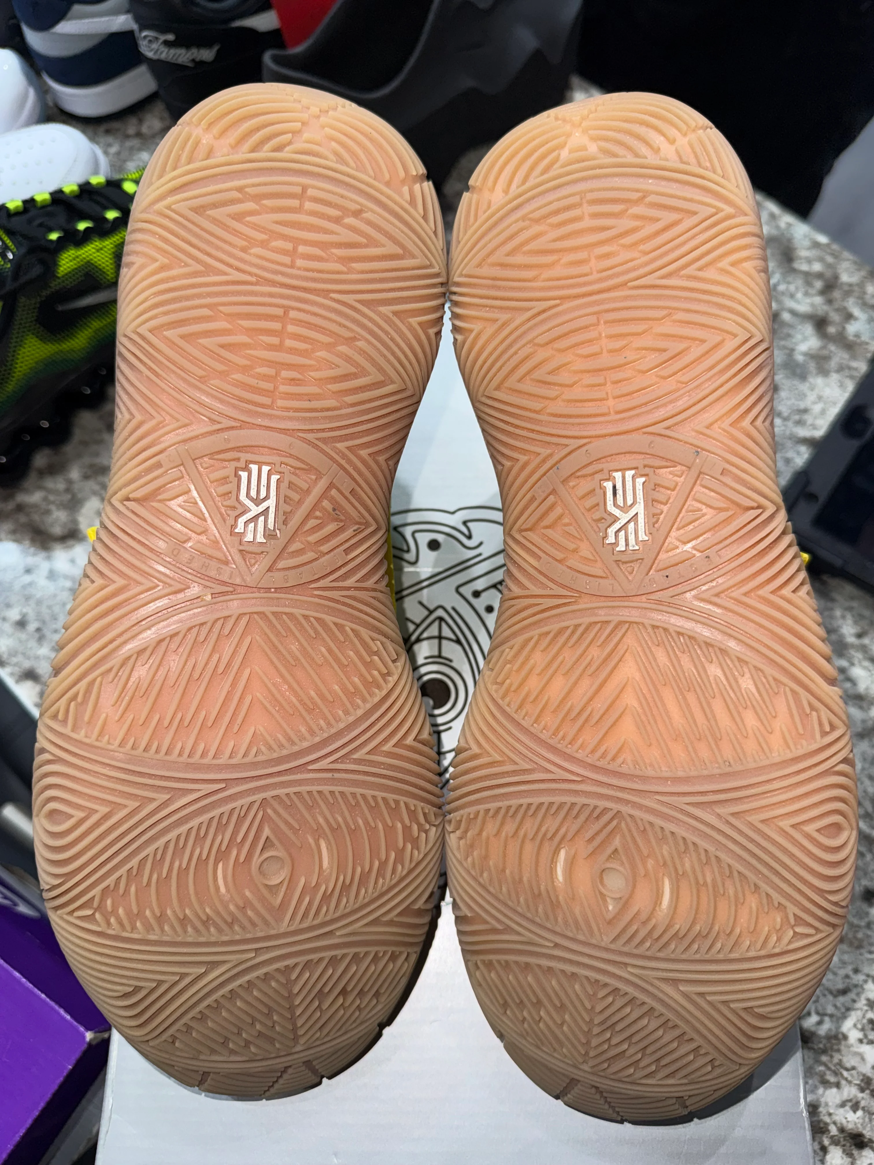 Nike Kyrie 5 Spongebob Squarepants - Image 4