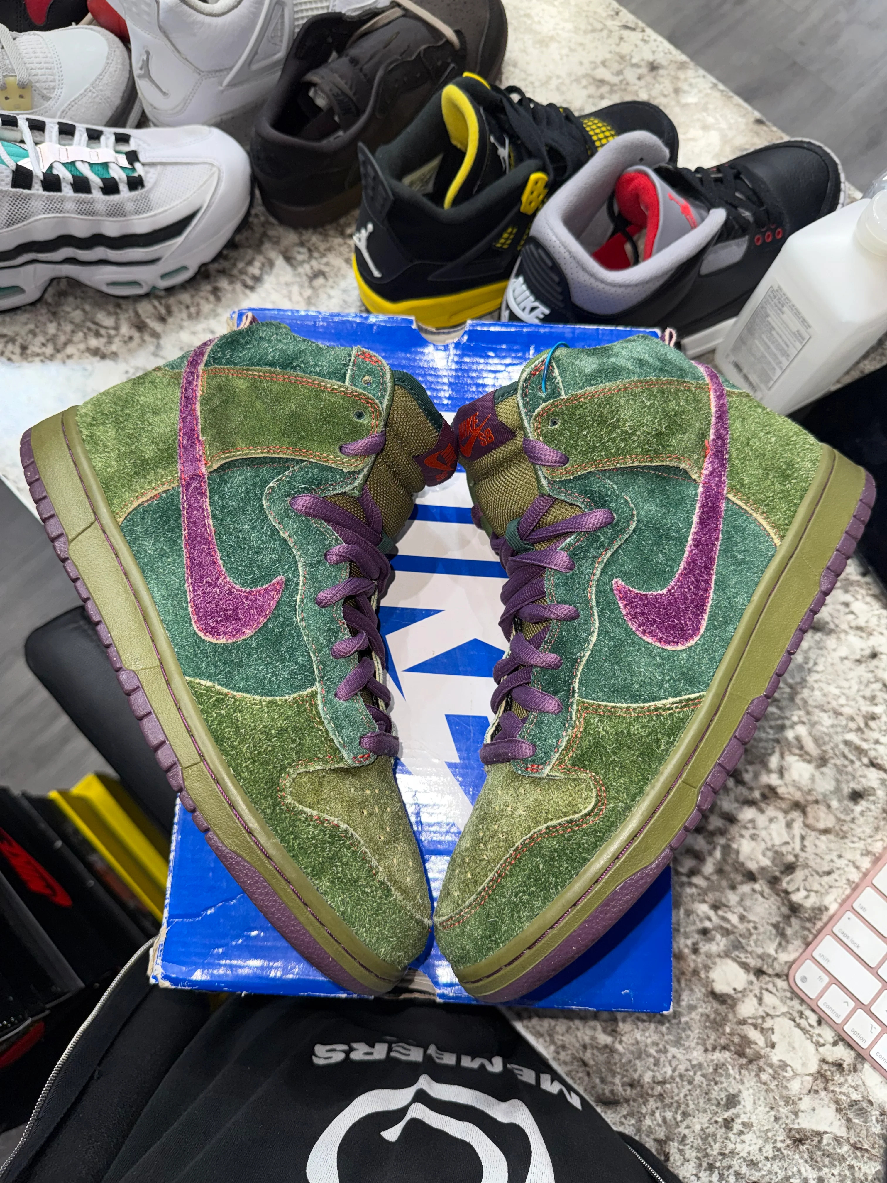 Nike SB Dunk High Skunk 420 - Image 3