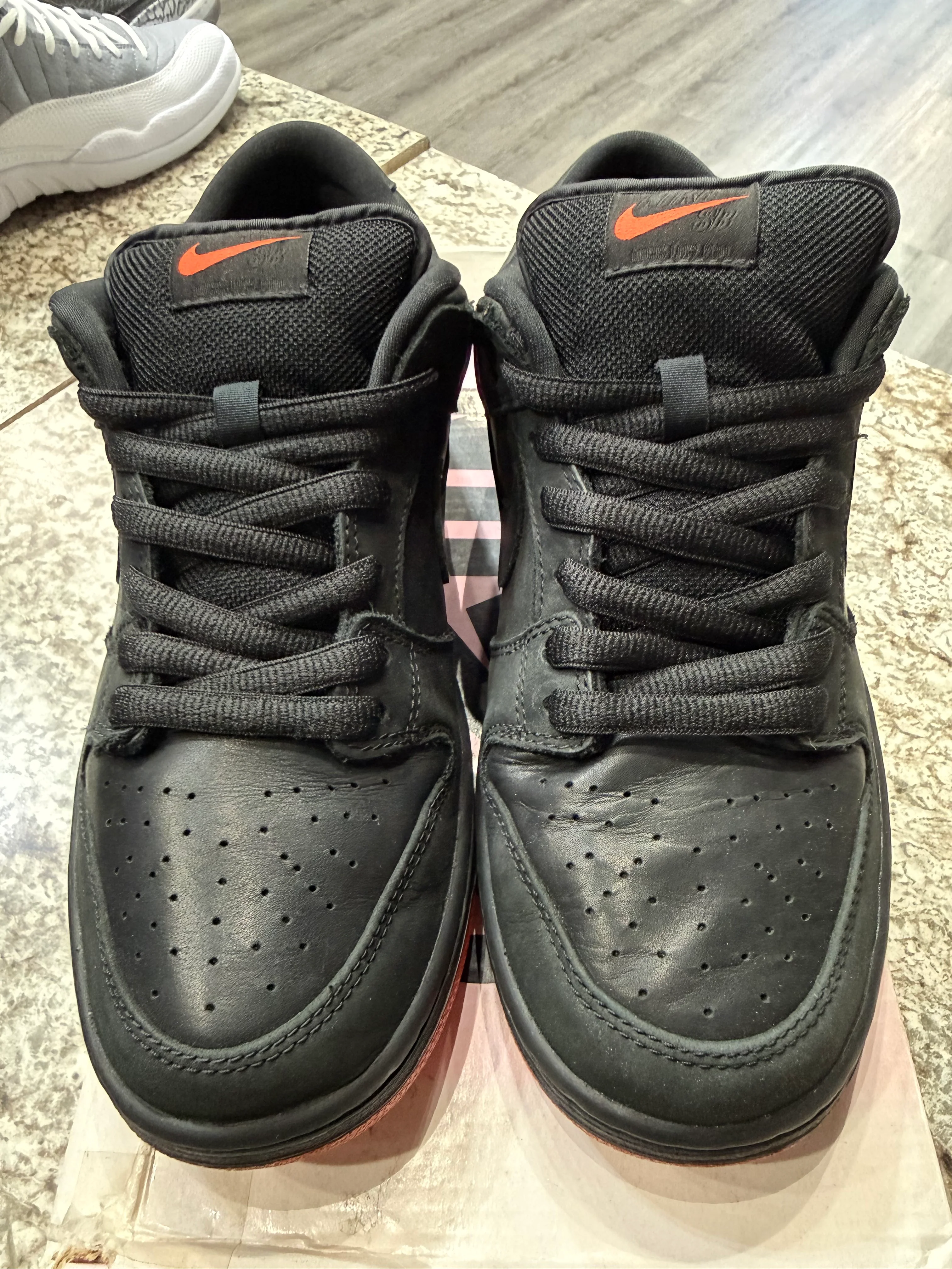 Nike SB Dunk Low Black Pigeon (DAMAGED BOX) - Image 2