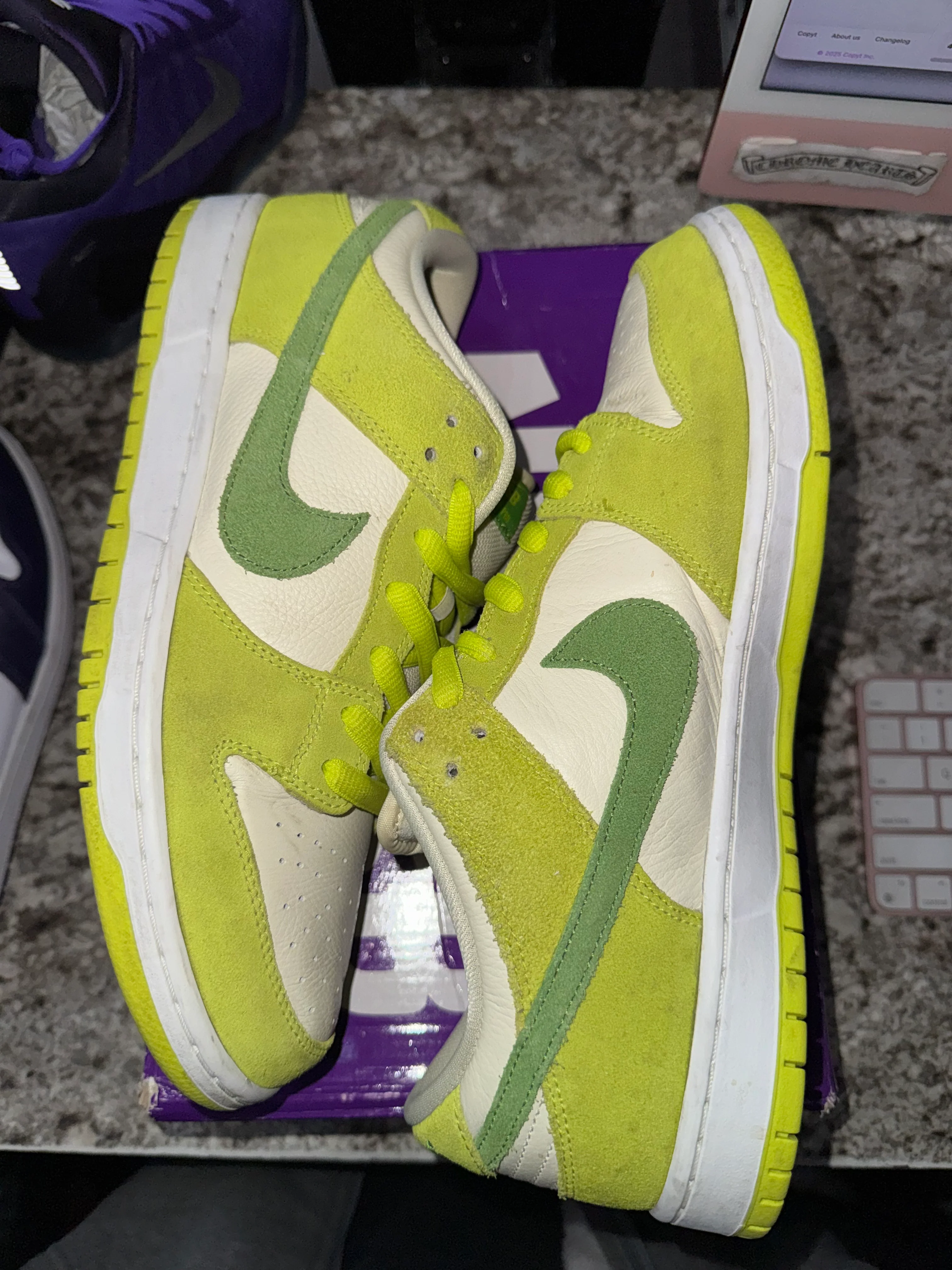 Nike SB Dunk Low Green Apple (DAMAGED BOX) - Image 2
