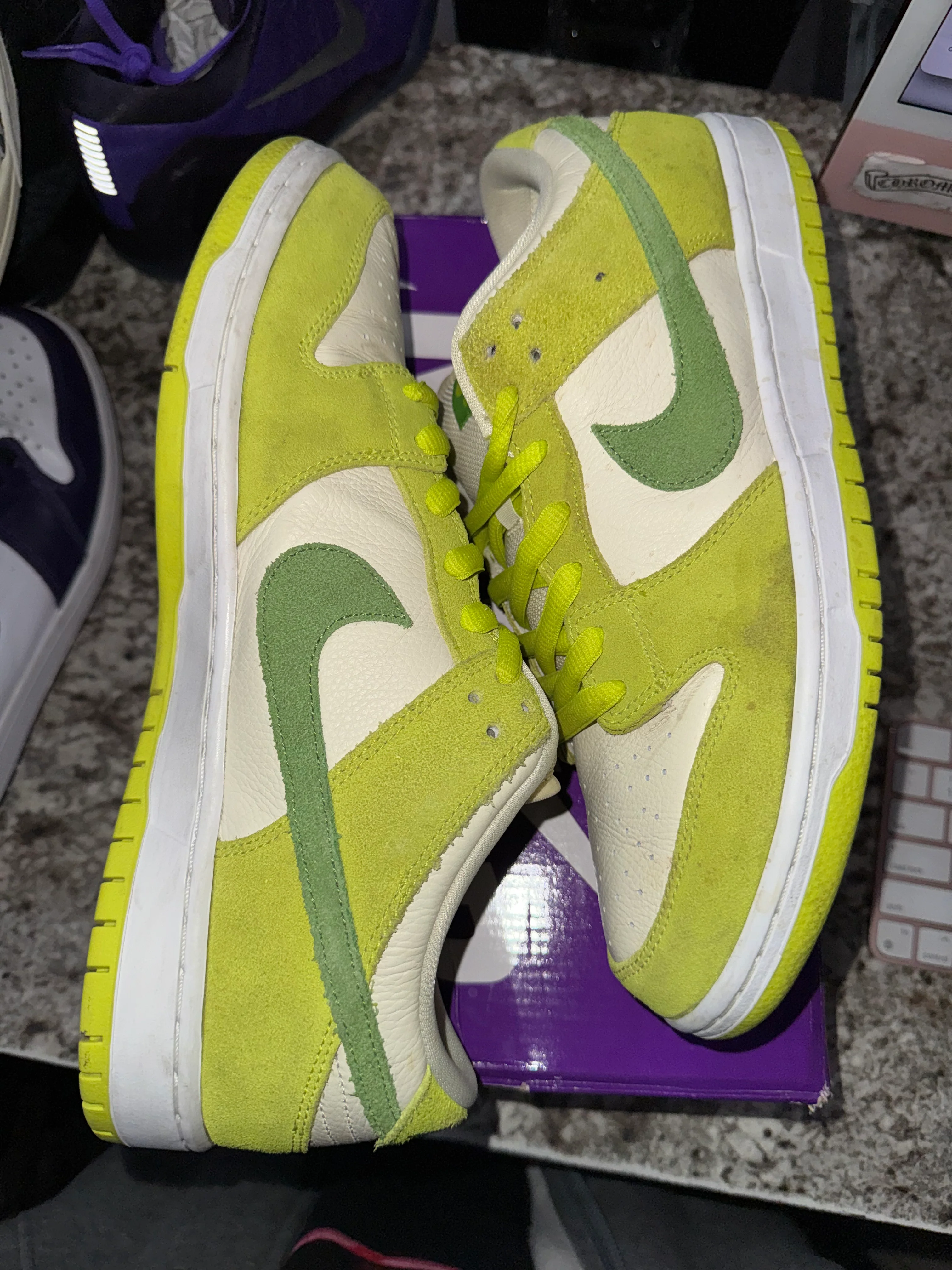 Nike SB Dunk Low Green Apple (DAMAGED BOX) - Image 3