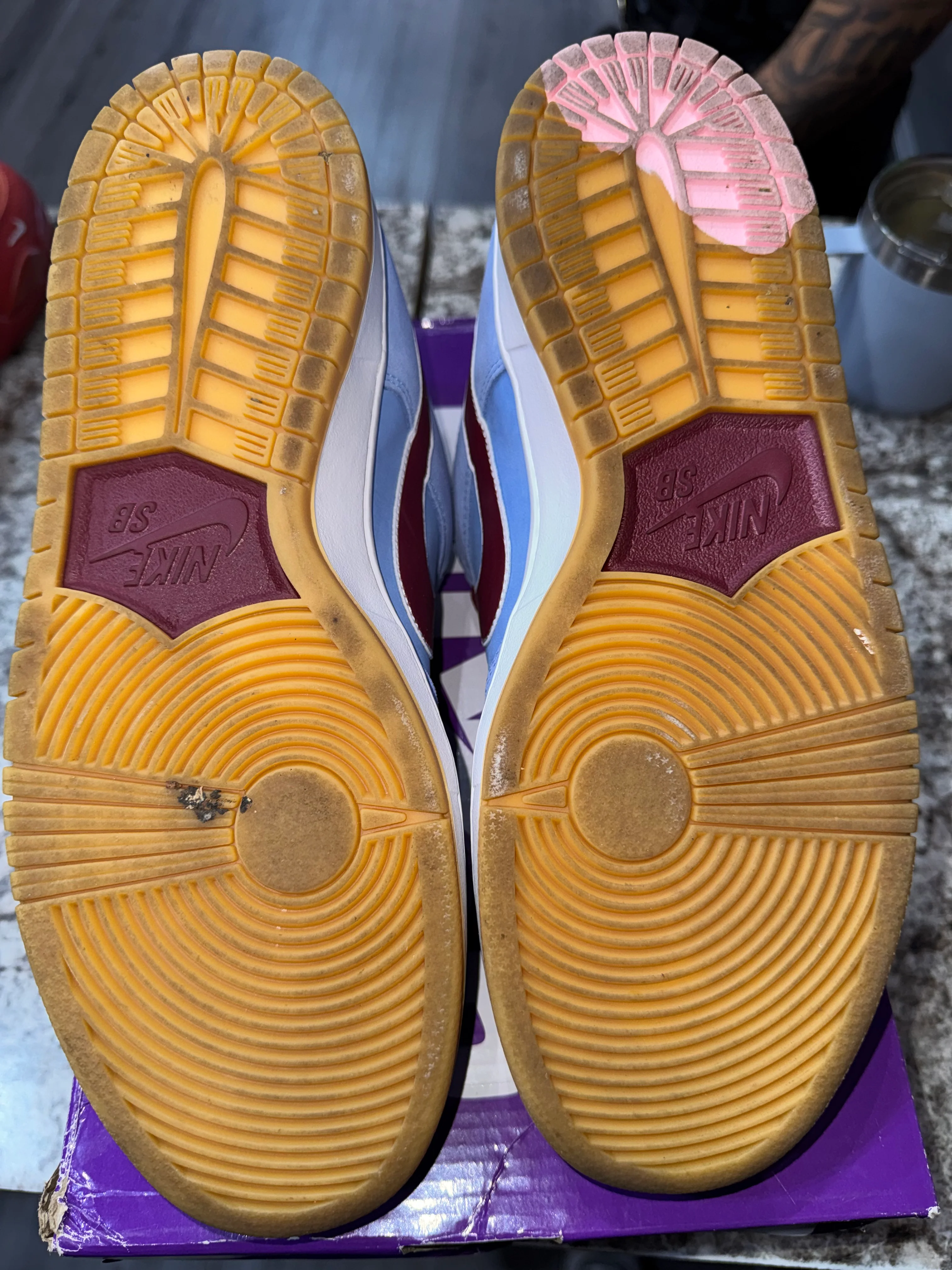 Nike SB Dunk Low Philadelphia Phillies - Image 4