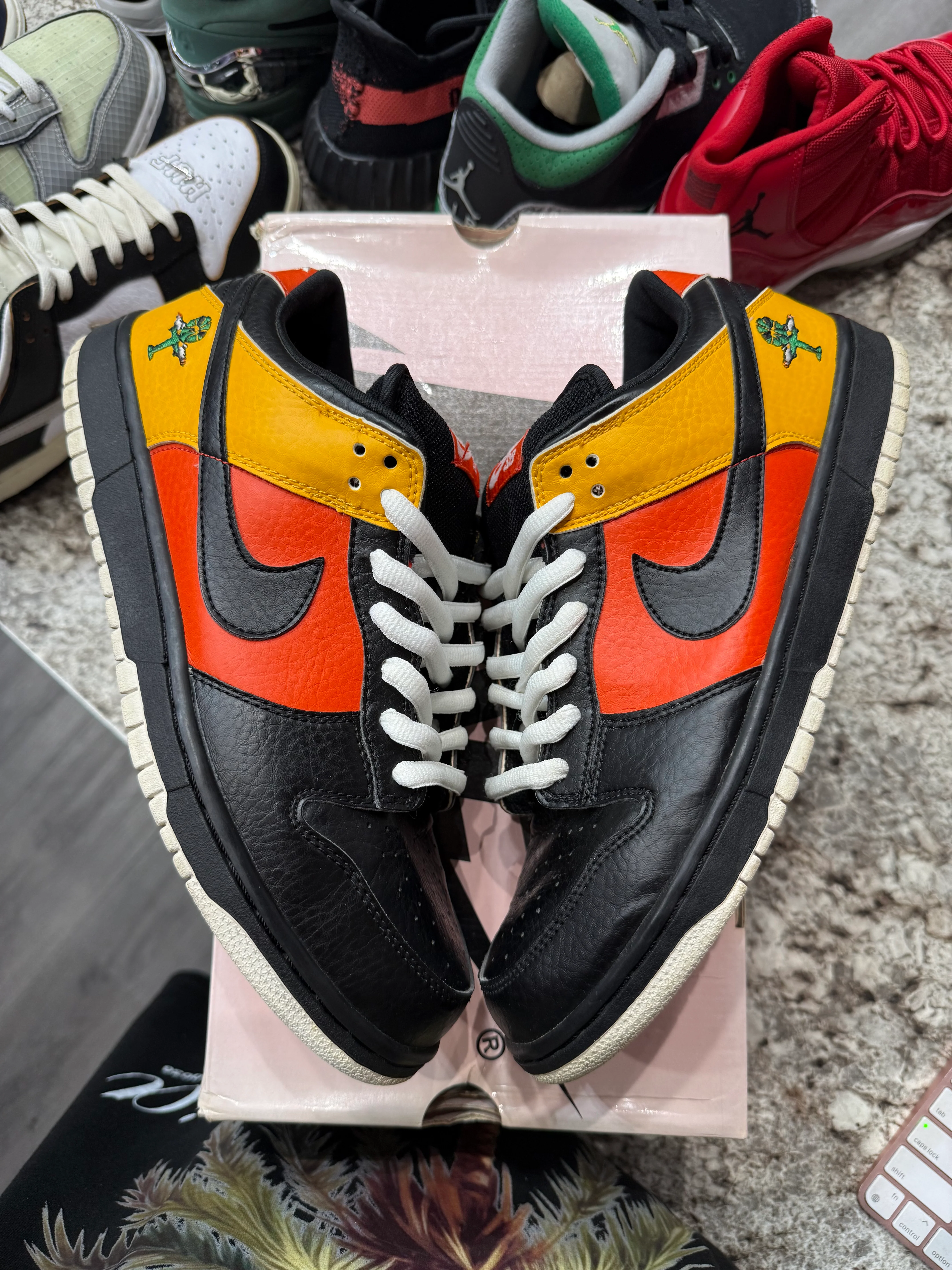 Nike SB Dunk Low Raygun - Image 3