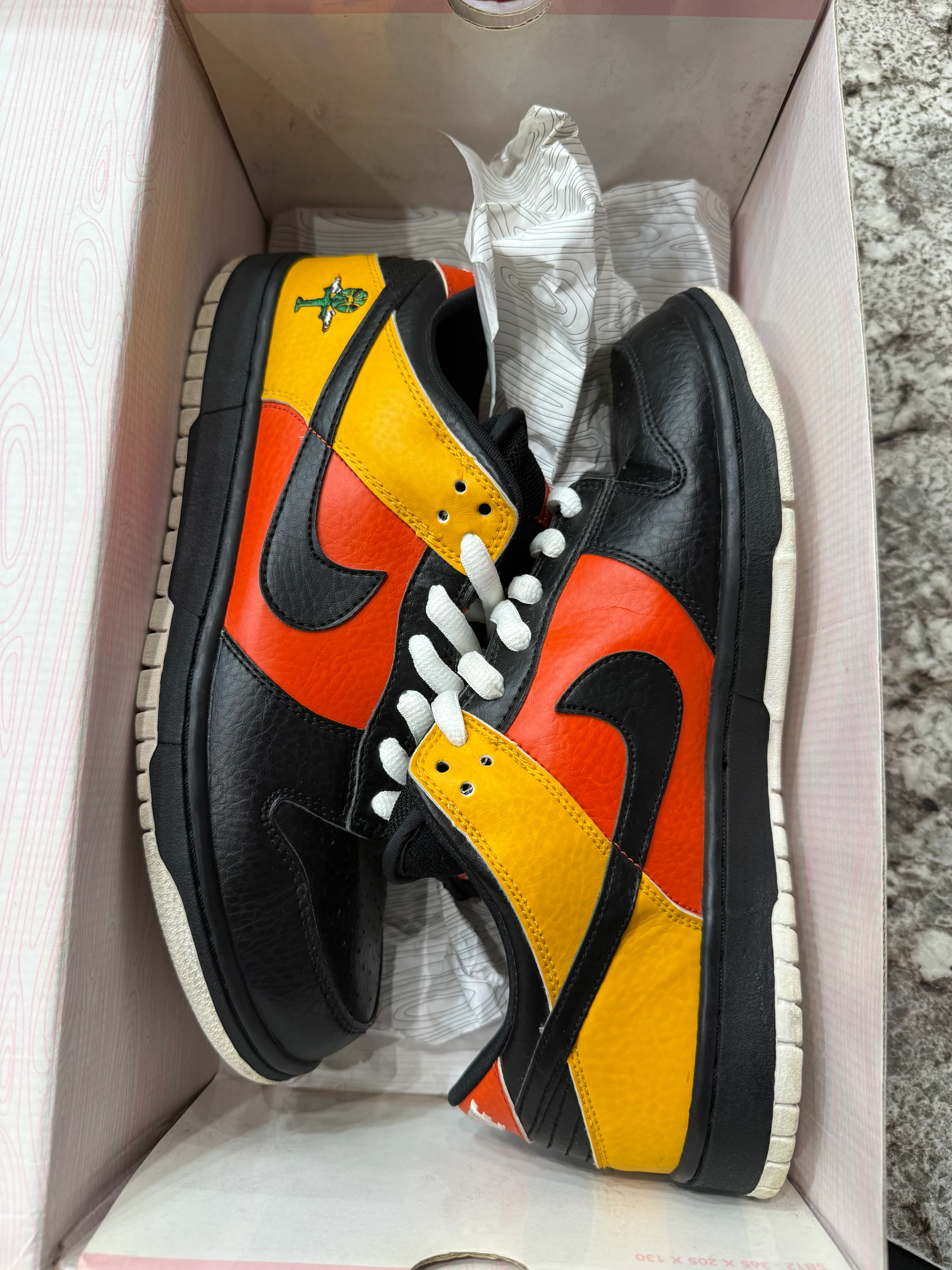 Nike SB Dunk Low Raygun - Image 6