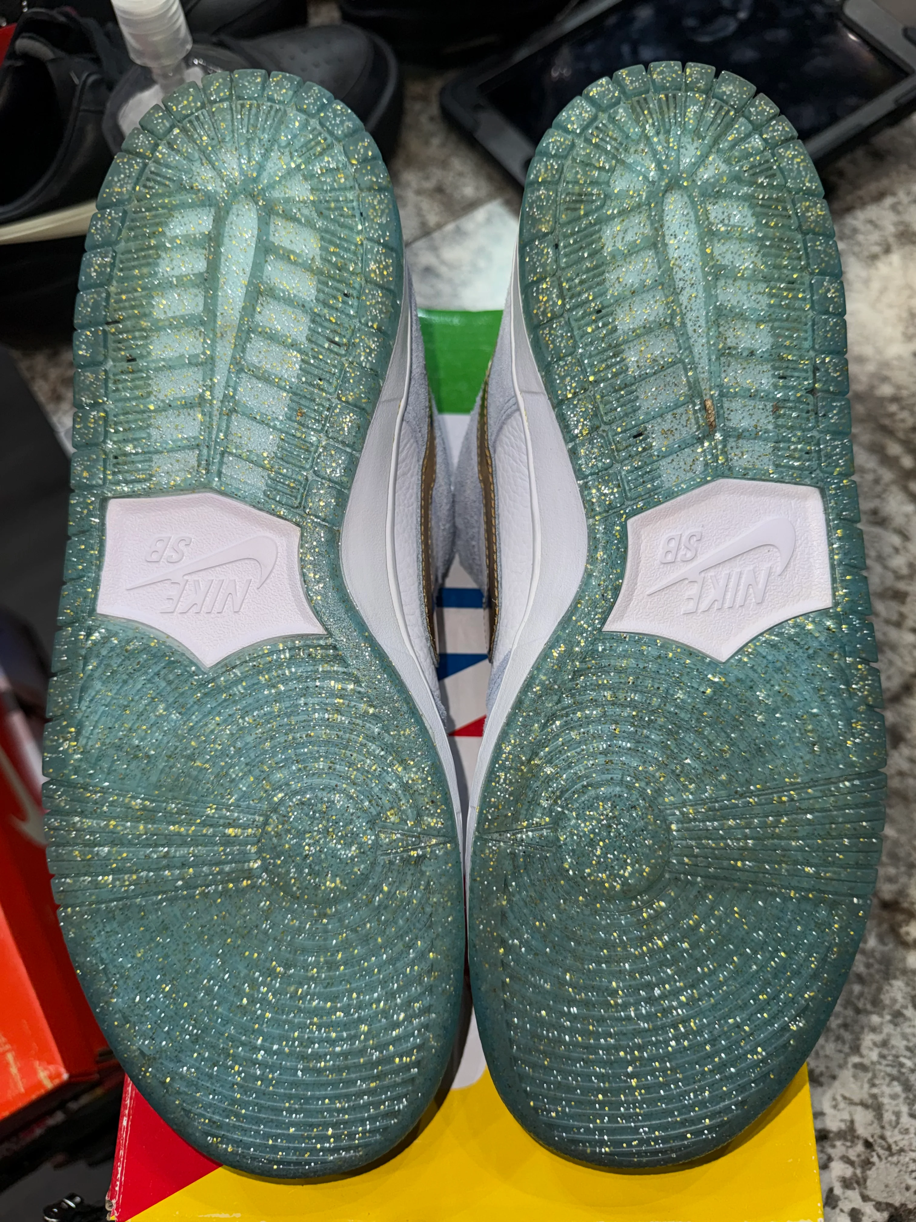 Nike SB Dunk Low Sean Cliver - Image 4