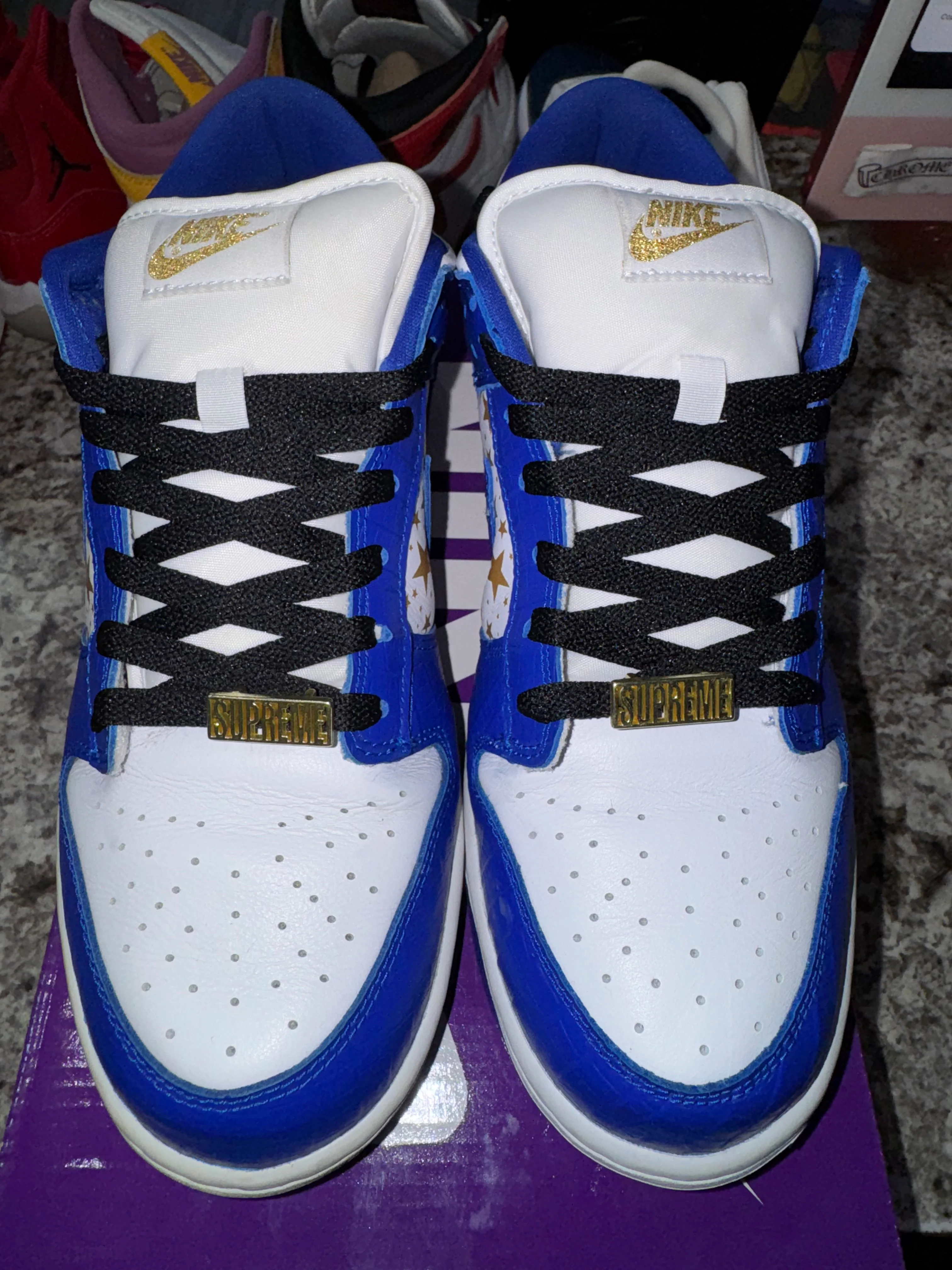 Nike SB Dunk Low Supreme Stars Hyper Royal (2021) (DAMAGED BOX) - Image 2